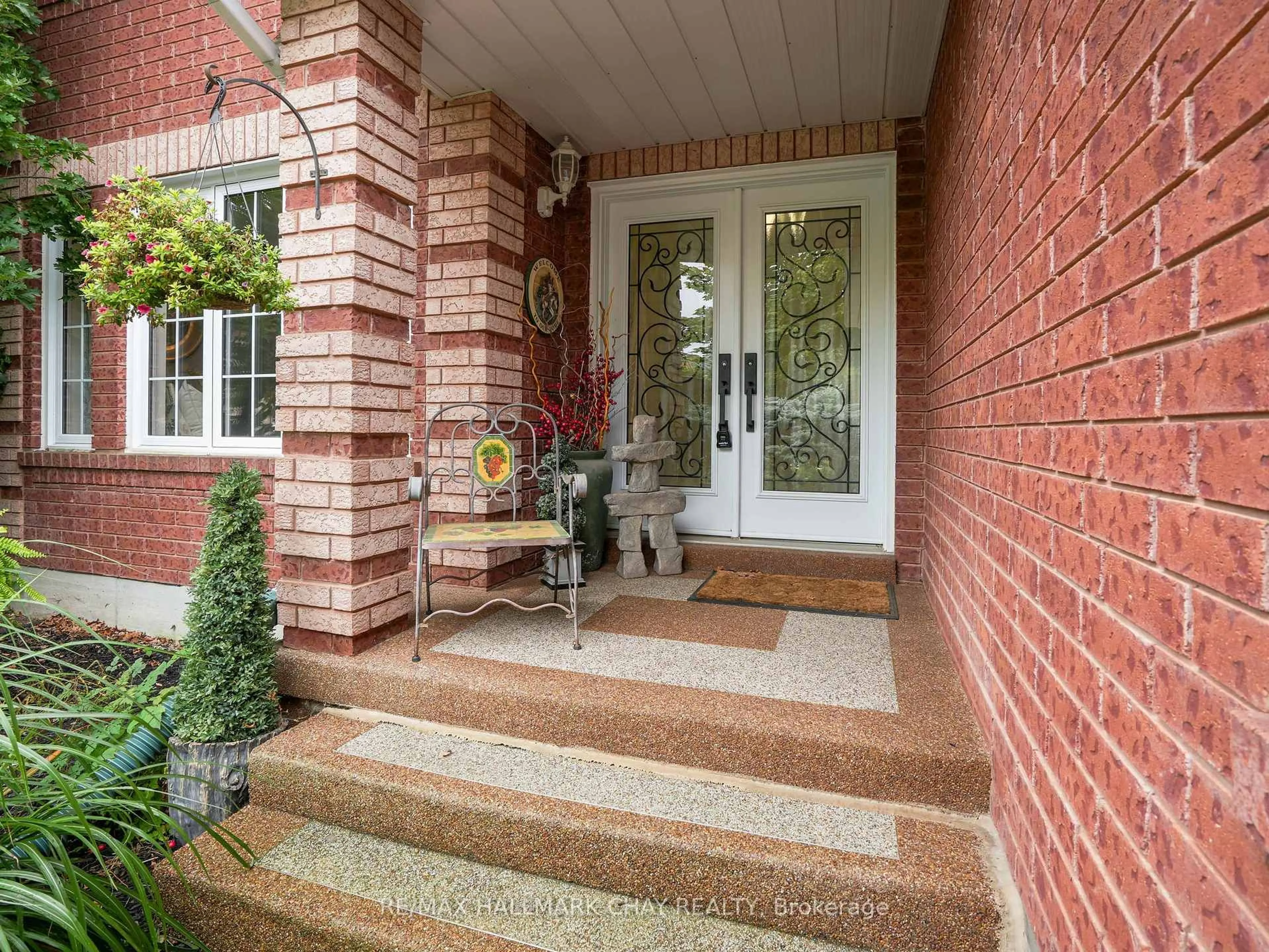 Home with brick exterior material, street for 19 Darling Cres, New Tecumseth Ontario L9R 1P7