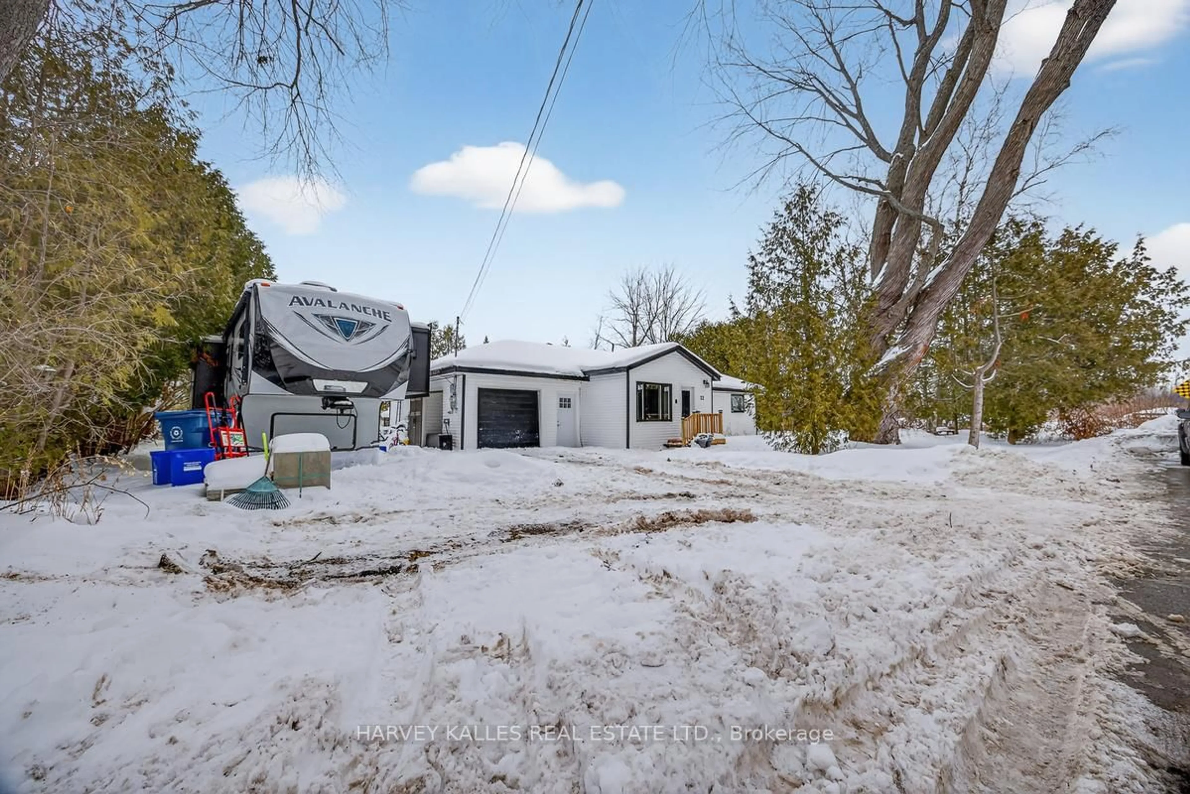 A pic from outside/outdoor area/front of a property/back of a property/a pic from drone, street for 22 Second St, Georgina Ontario L0E 1E0