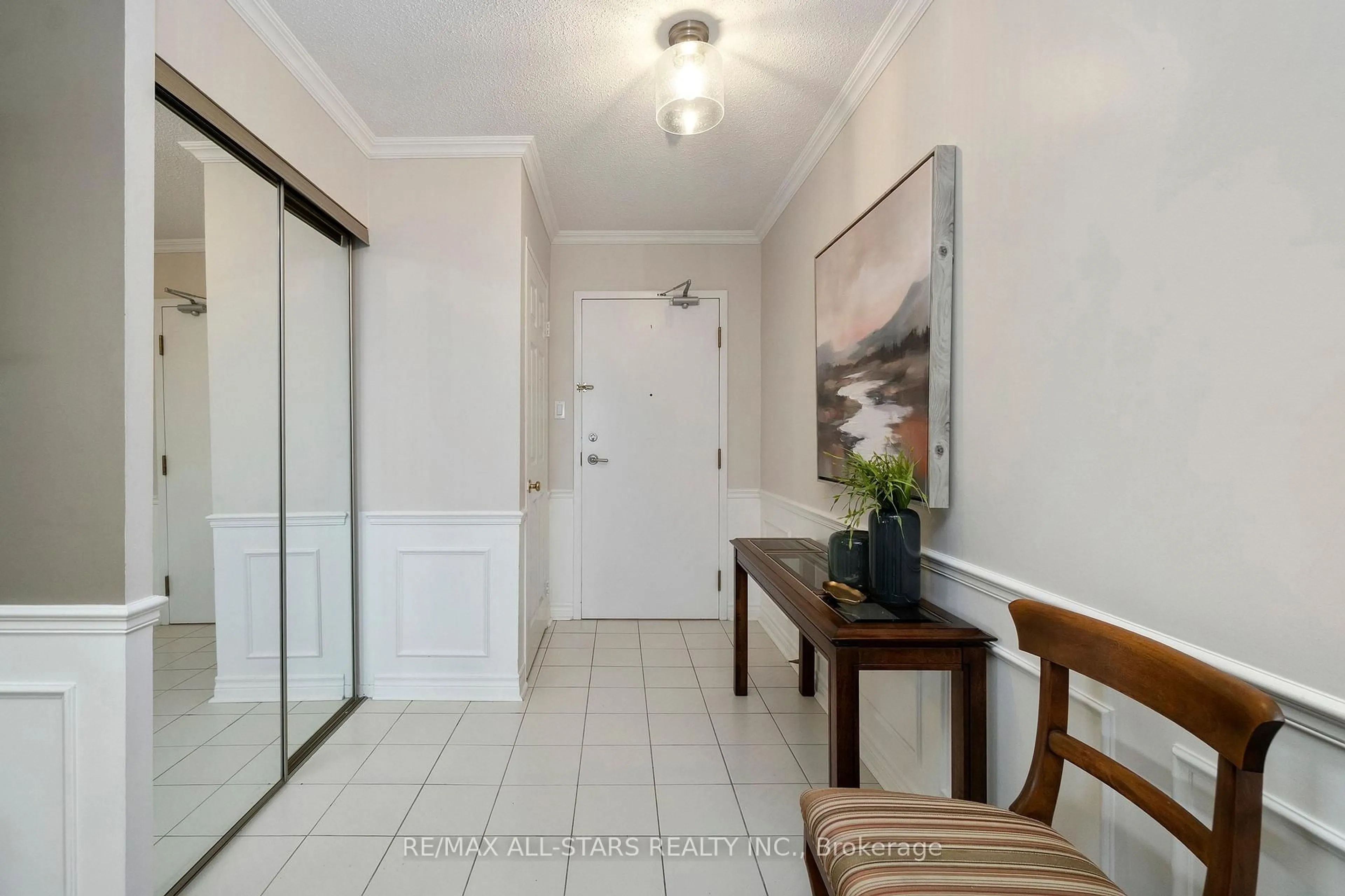 Indoor entryway for 25 Austin Dr #218, Markham Ontario L3R 8H4