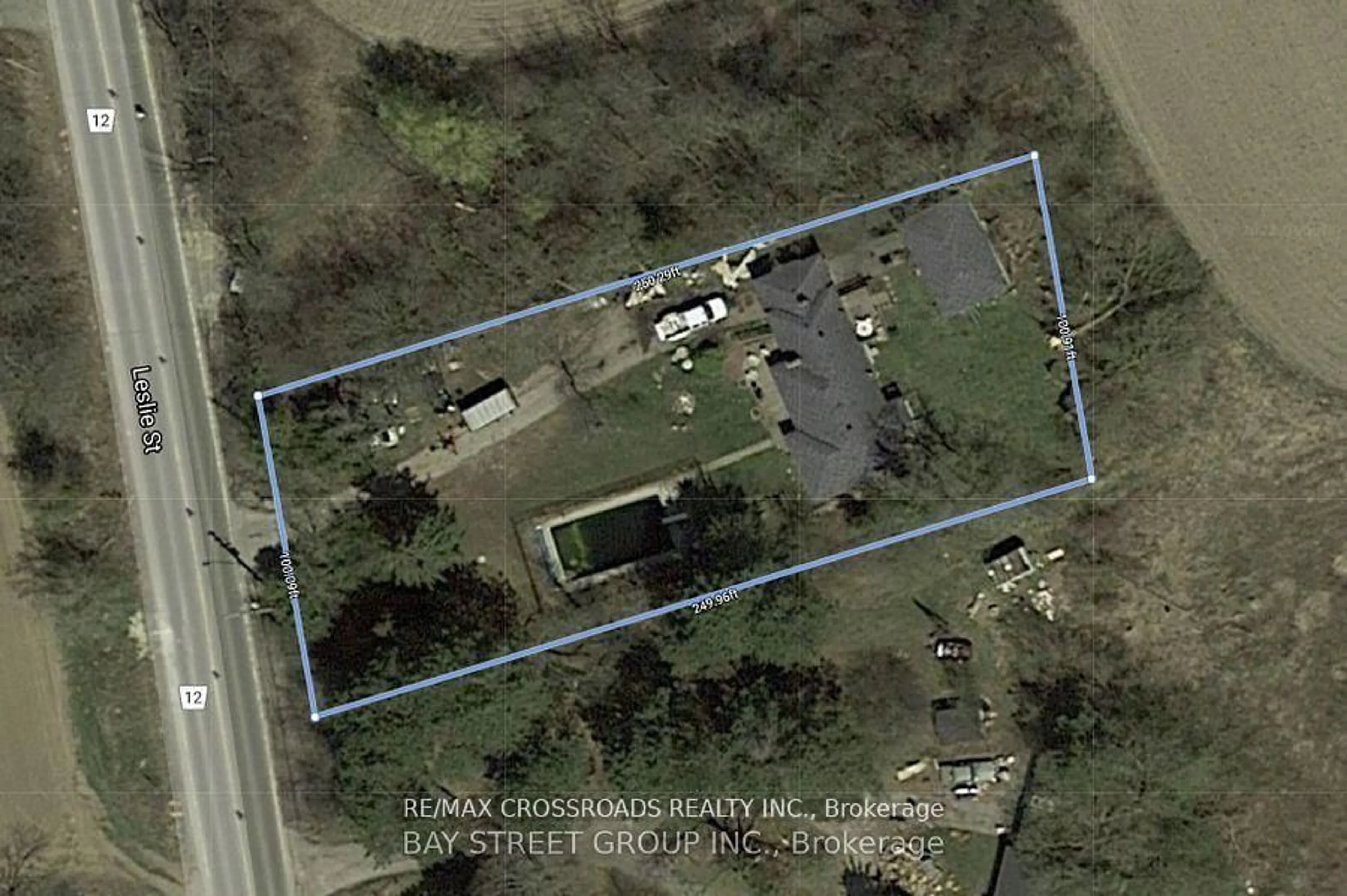 A pic from outside/outdoor area/front of a property/back of a property/a pic from drone, building for 11631 Leslie St, Richmond Hill Ontario L4E 4R7