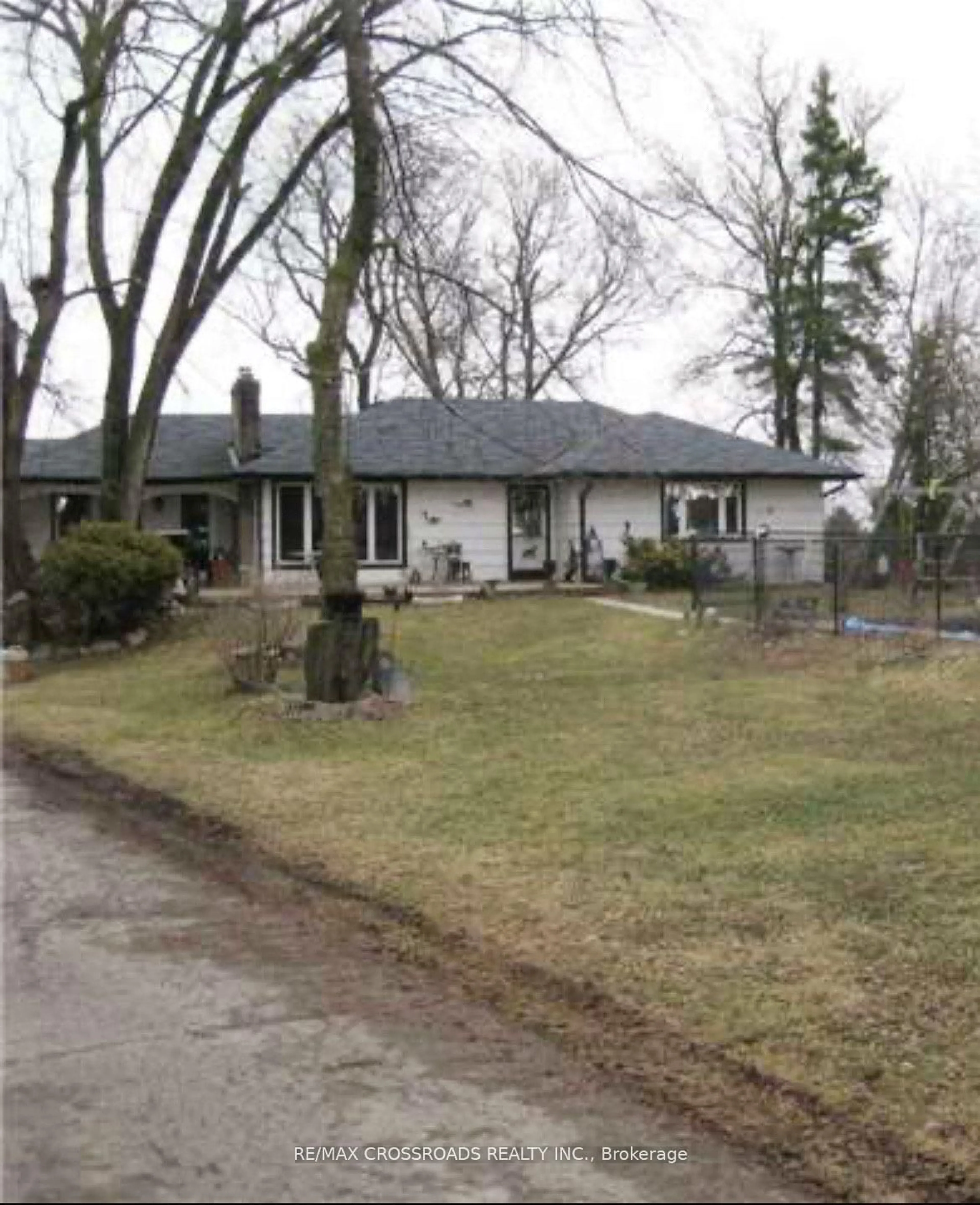 A pic from outside/outdoor area/front of a property/back of a property/a pic from drone, street for 11631 Leslie St, Richmond Hill Ontario L4E 4R7