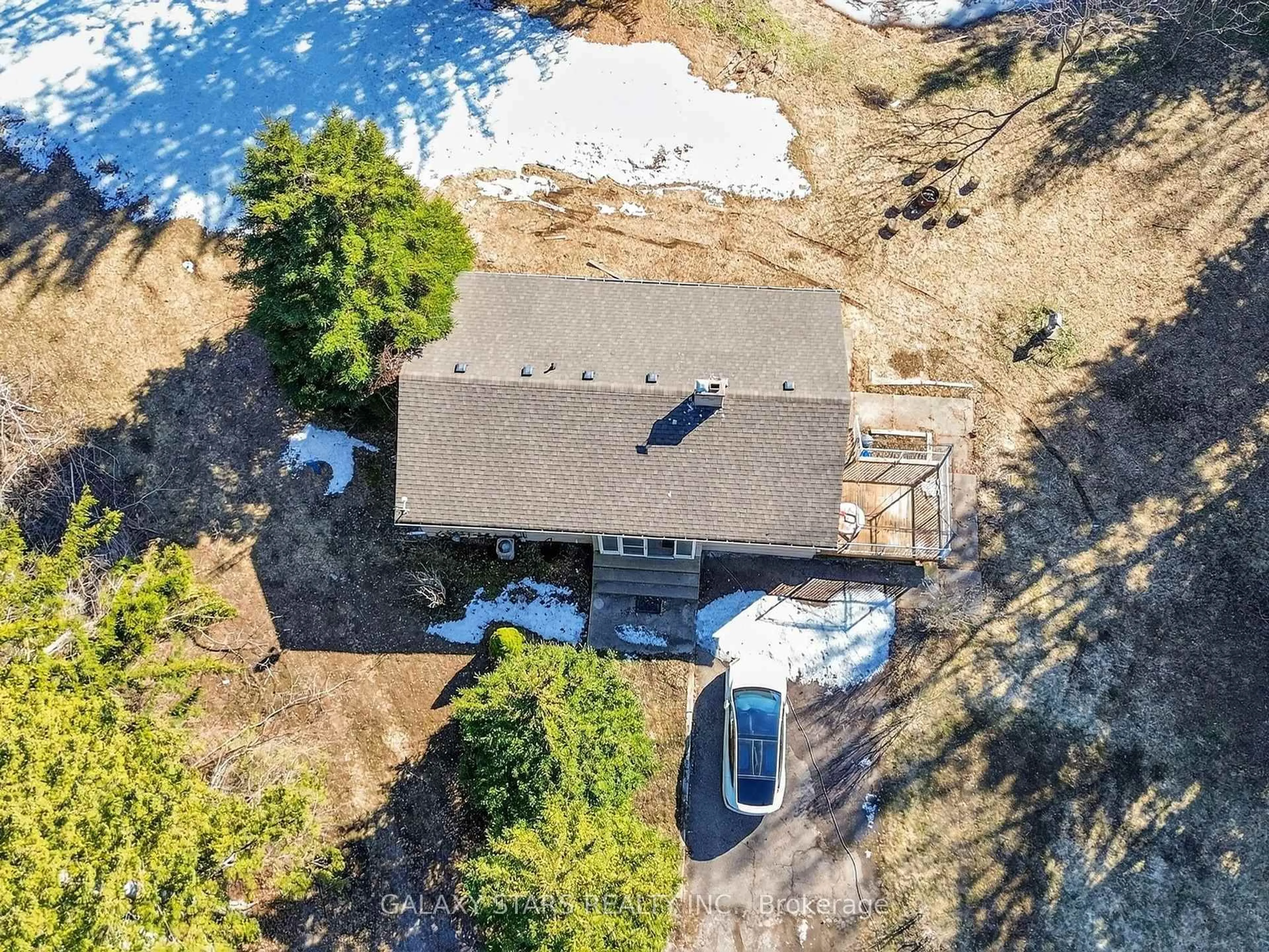 A pic from outside/outdoor area/front of a property/back of a property/a pic from drone, unknown for 55 Newman Ave, Richmond Hill Ontario L4E 3E5