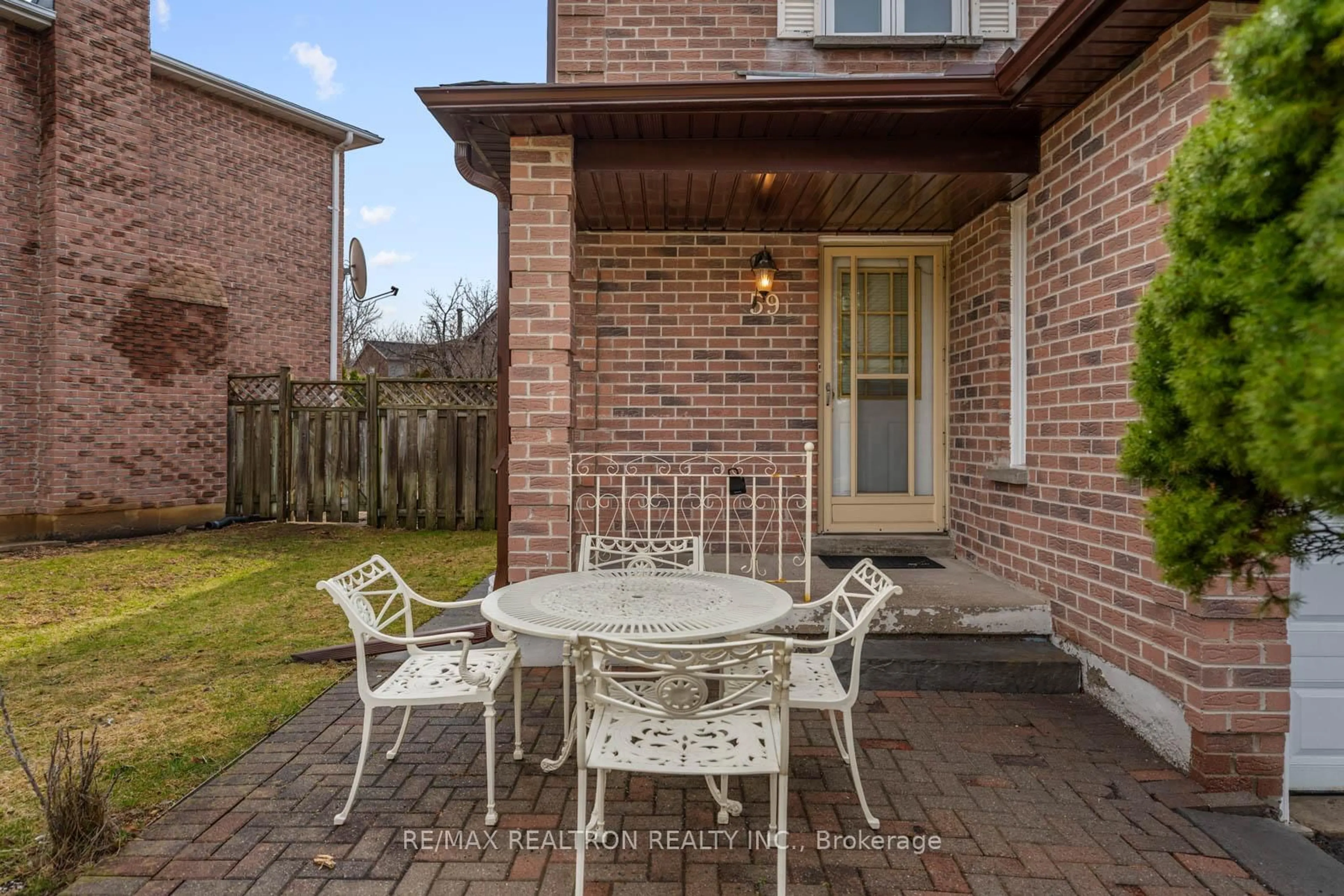 Patio, street for 59 Nightstar Dr, Richmond Hill Ontario L4C 8H8