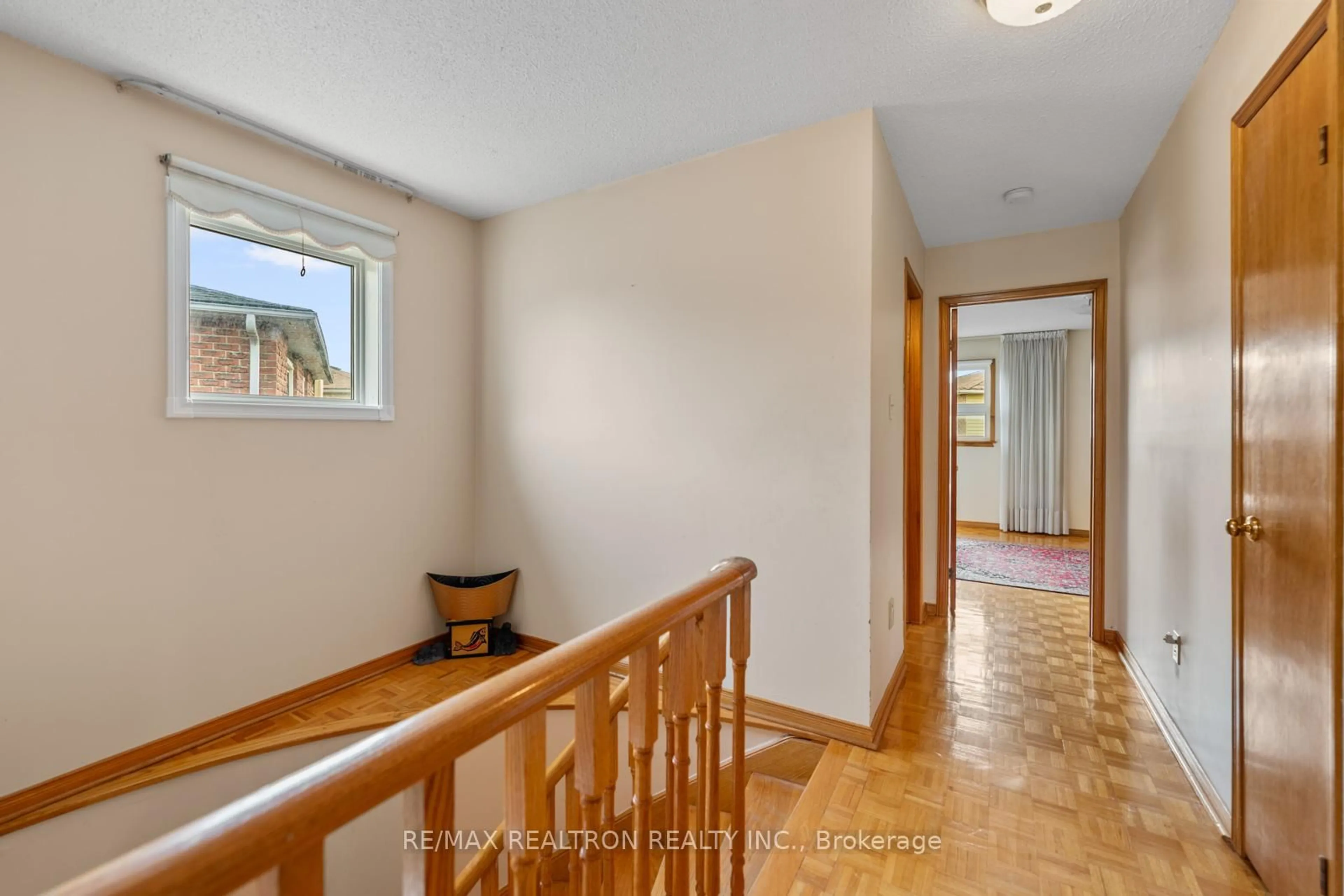Indoor foyer for 59 Nightstar Dr, Richmond Hill Ontario L4C 8H8