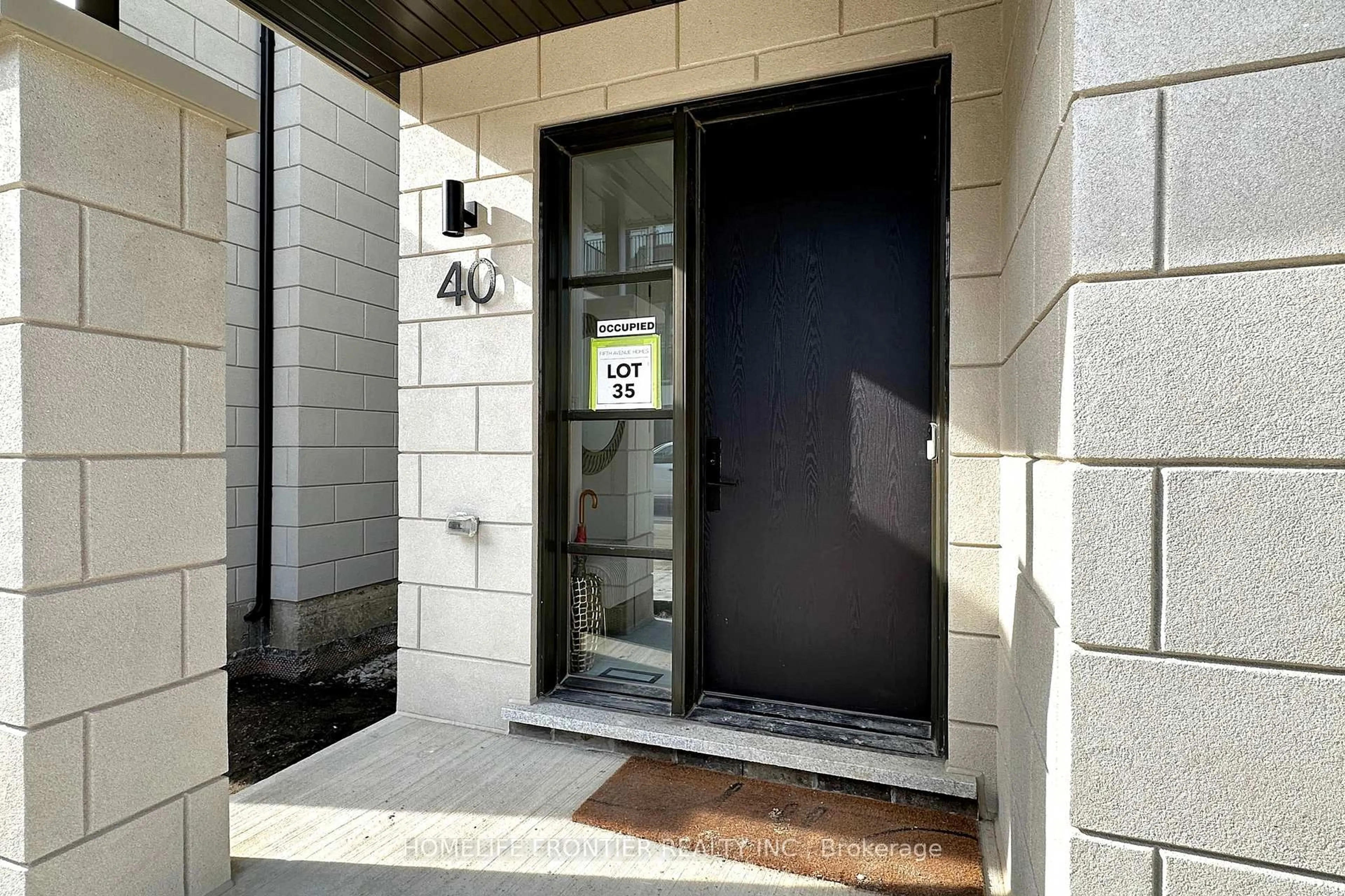 Indoor entryway for 40 Chiara Rose Lane, Richmond Hill Ontario L4E 1H4