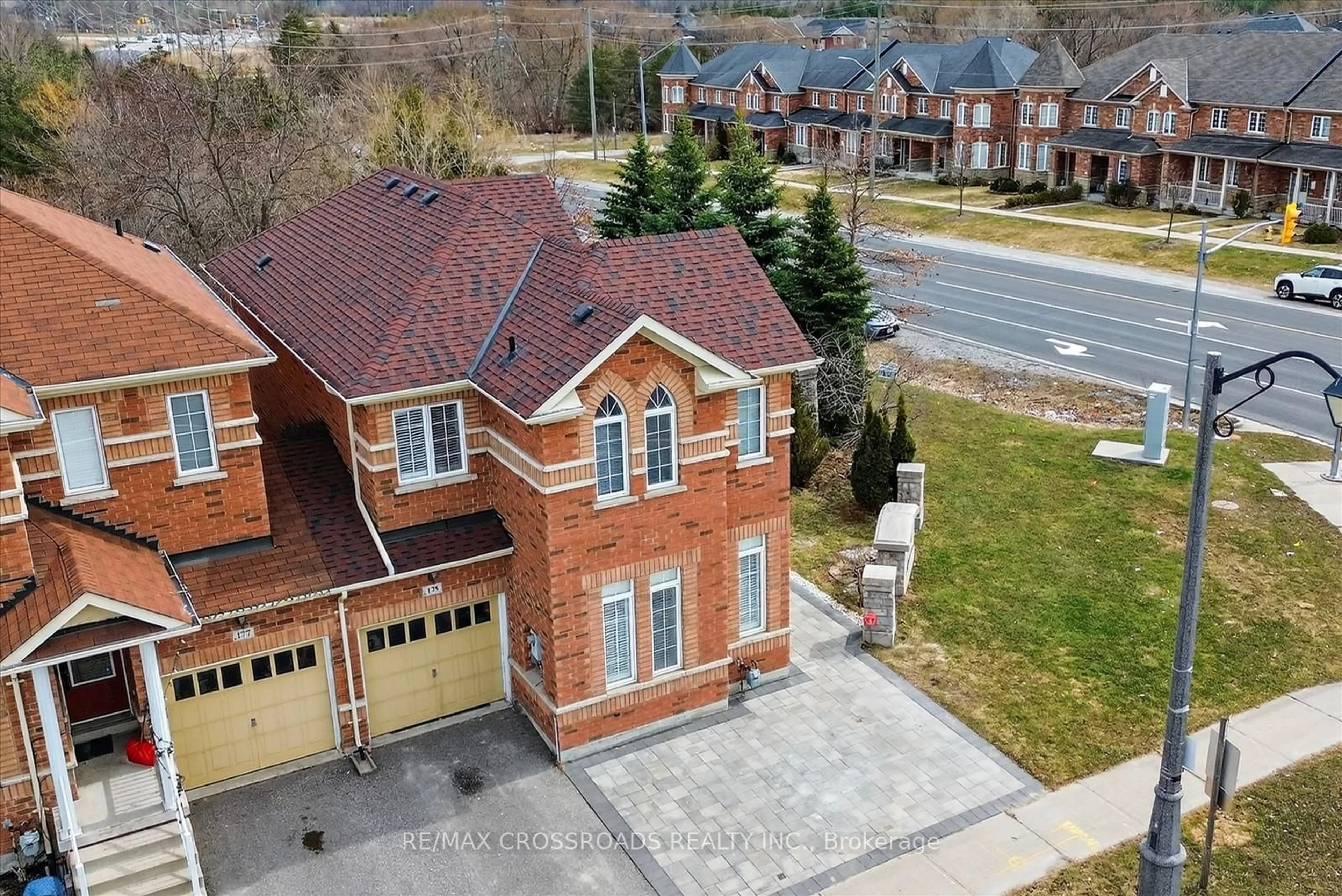 A pic from outside/outdoor area/front of a property/back of a property/a pic from drone, street for 175 Riverwalk Dr, Markham Ontario L6B 0G6