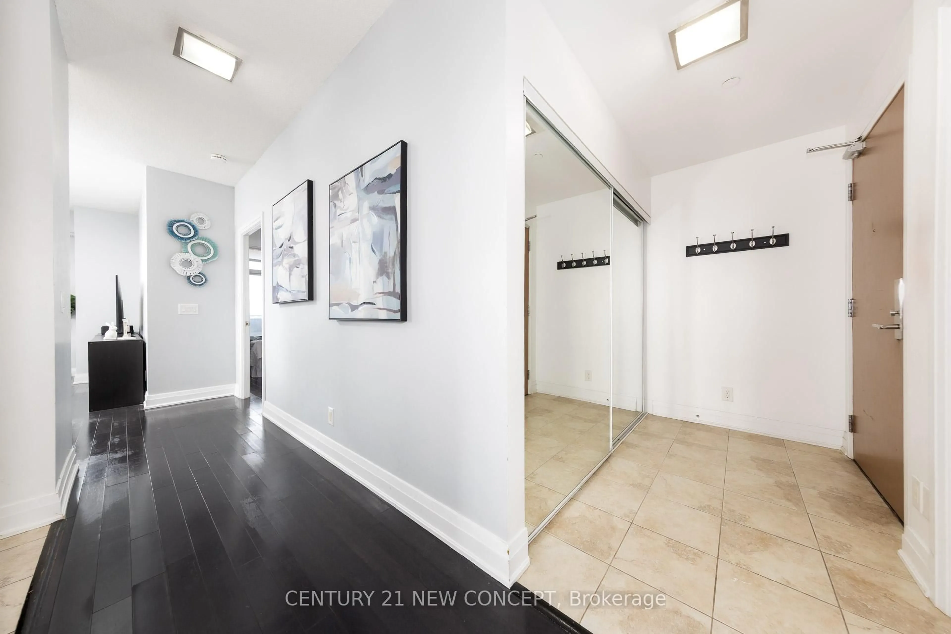 Indoor entryway for 520 Steeles Ave #1212, Vaughan Ontario L4J 1A2