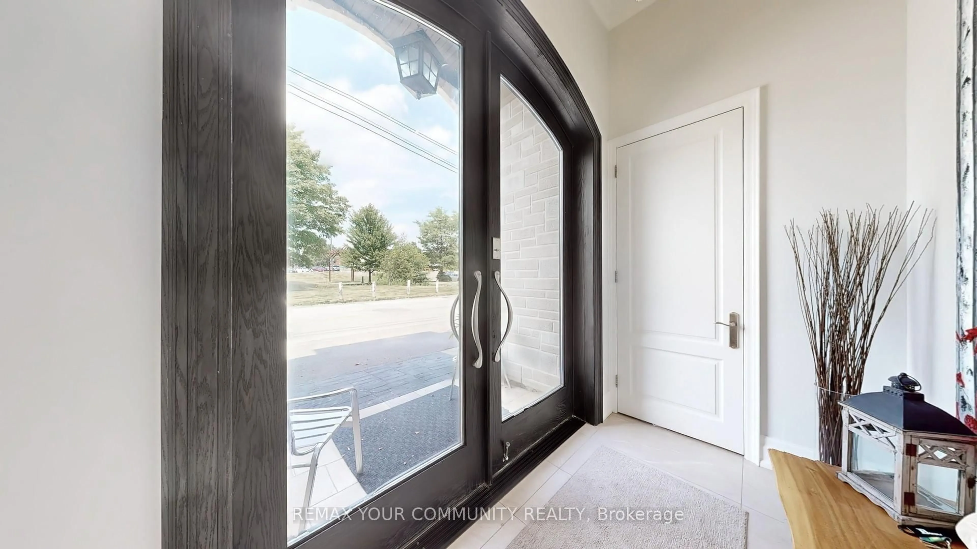 Indoor entryway for 42 Somerville St, Whitchurch-Stouffville Ontario L4A 1G6