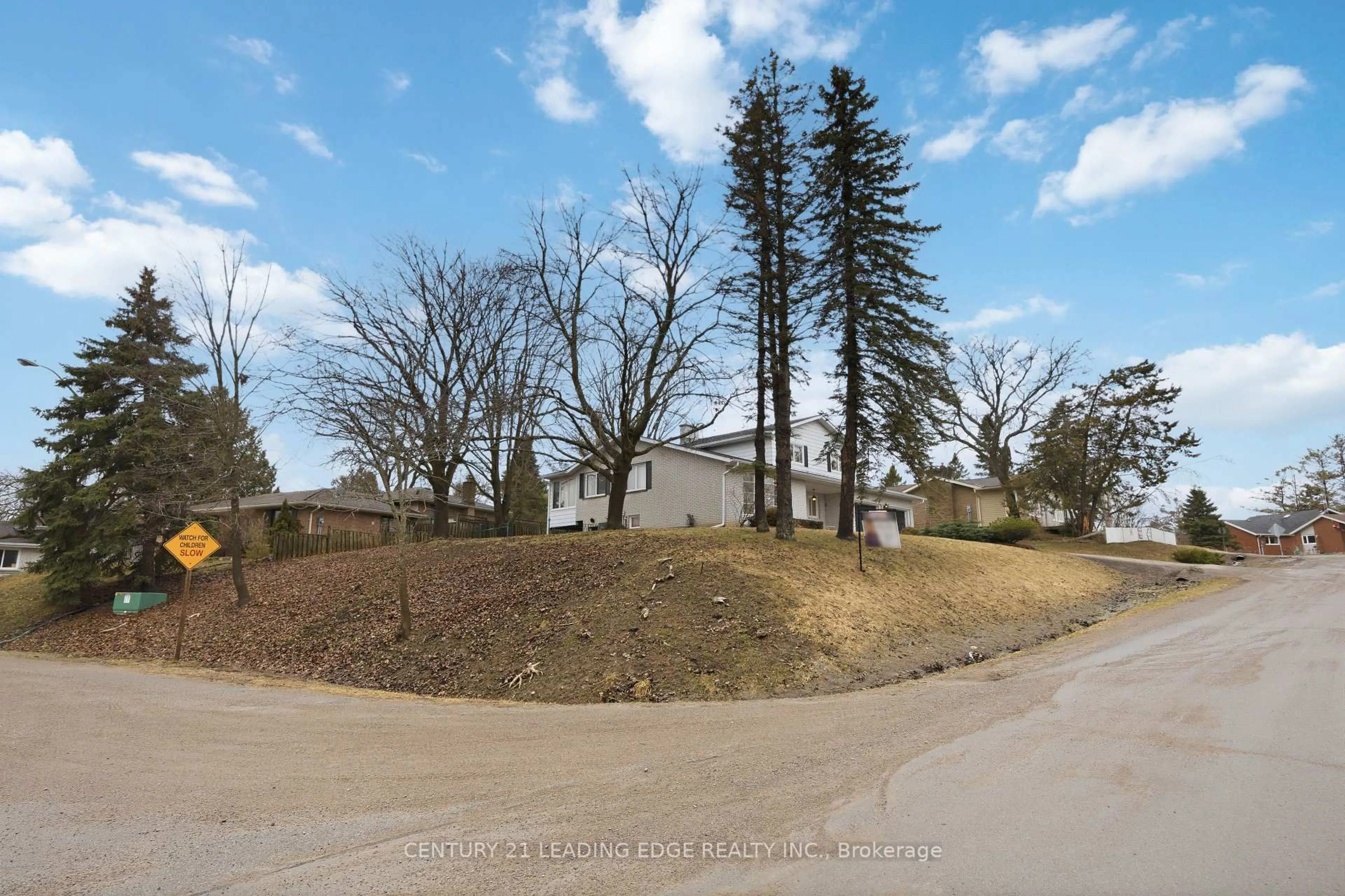 A pic from outside/outdoor area/front of a property/back of a property/a pic from drone, street for 72 Beaver Ridge Dr, Brock Ontario L0E 1E0