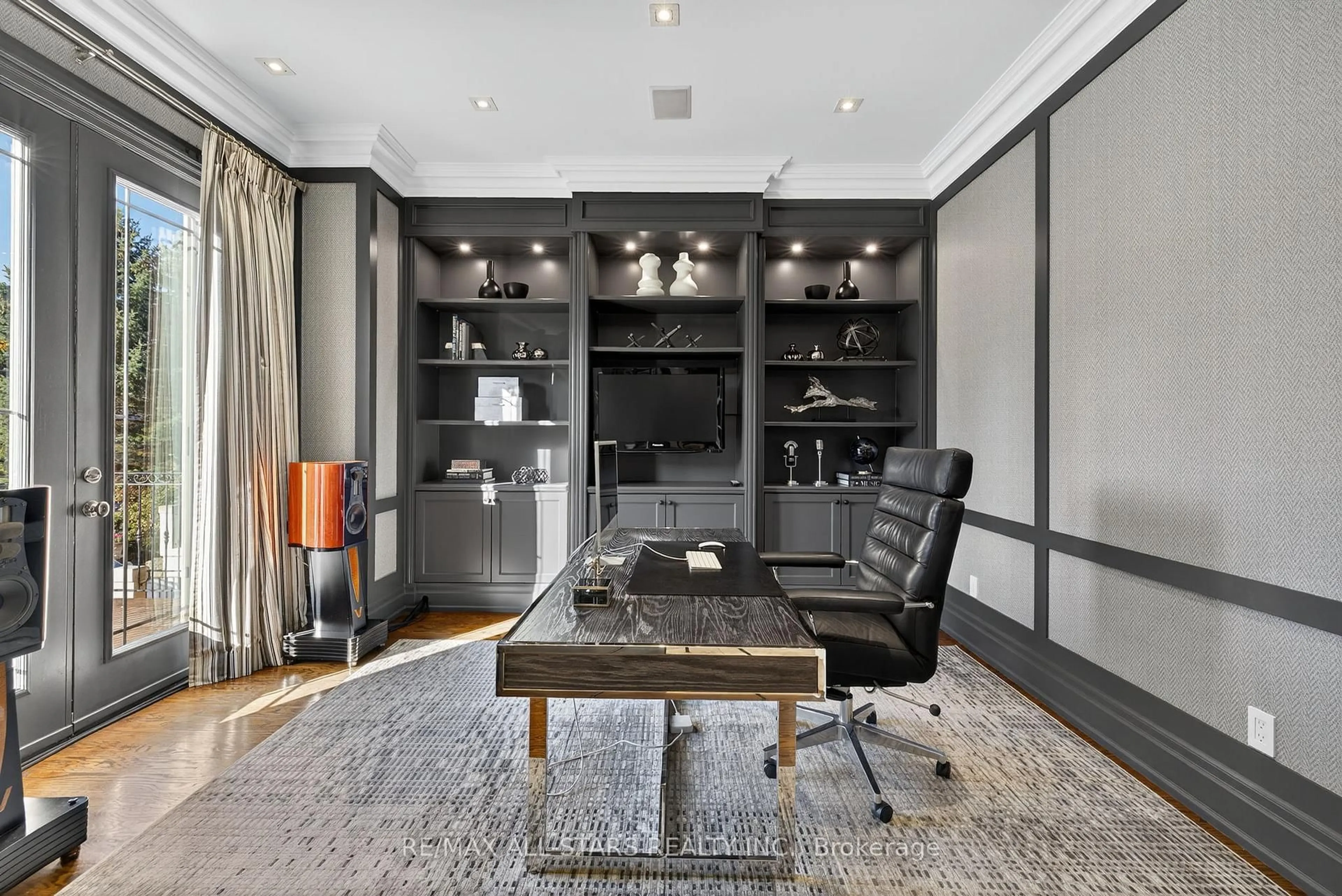 Home theater for 126 Hillview Rd, Aurora Ontario L4G 2M5
