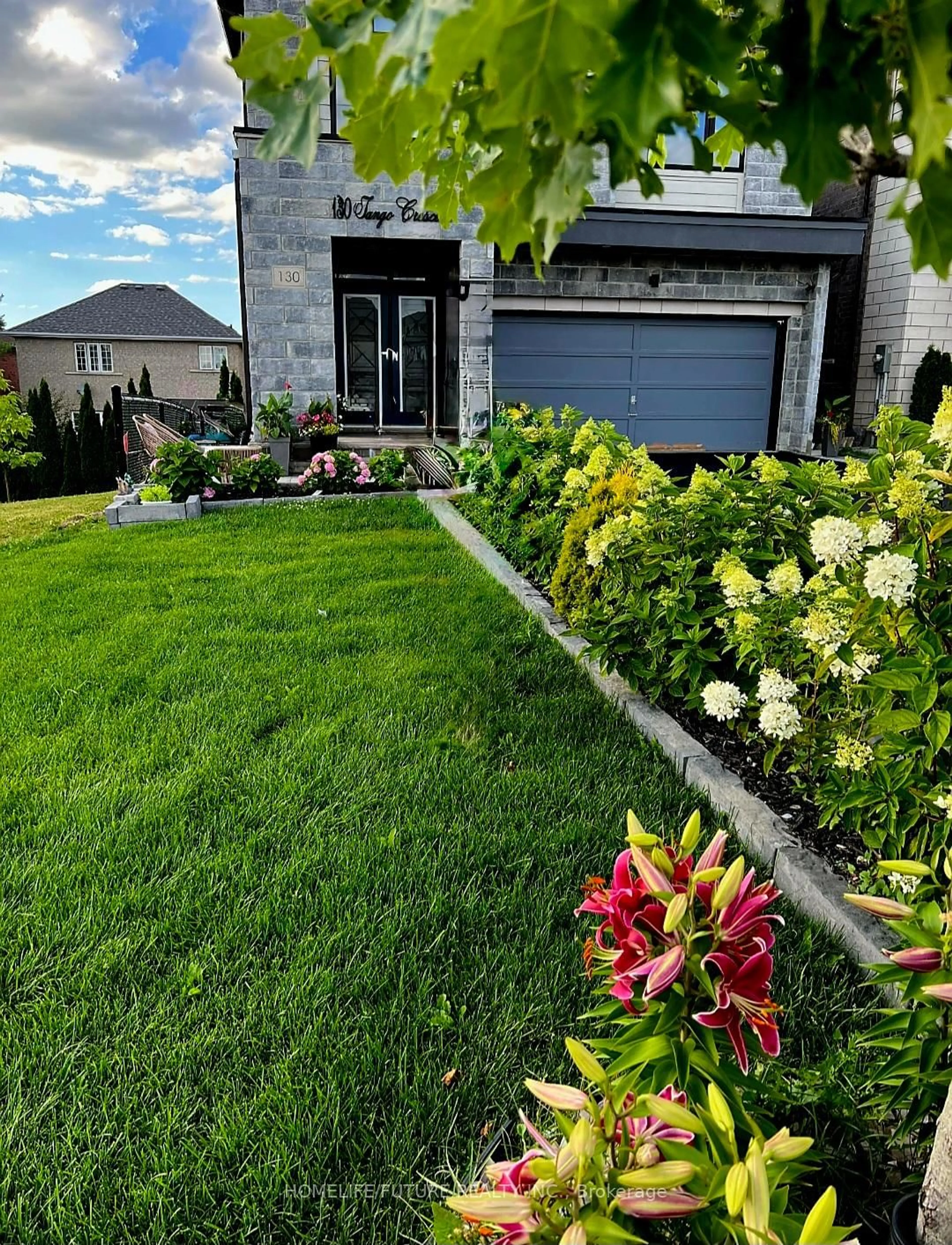 Unknown for 130 Tango Cres, Newmarket Ontario L3X 0K4