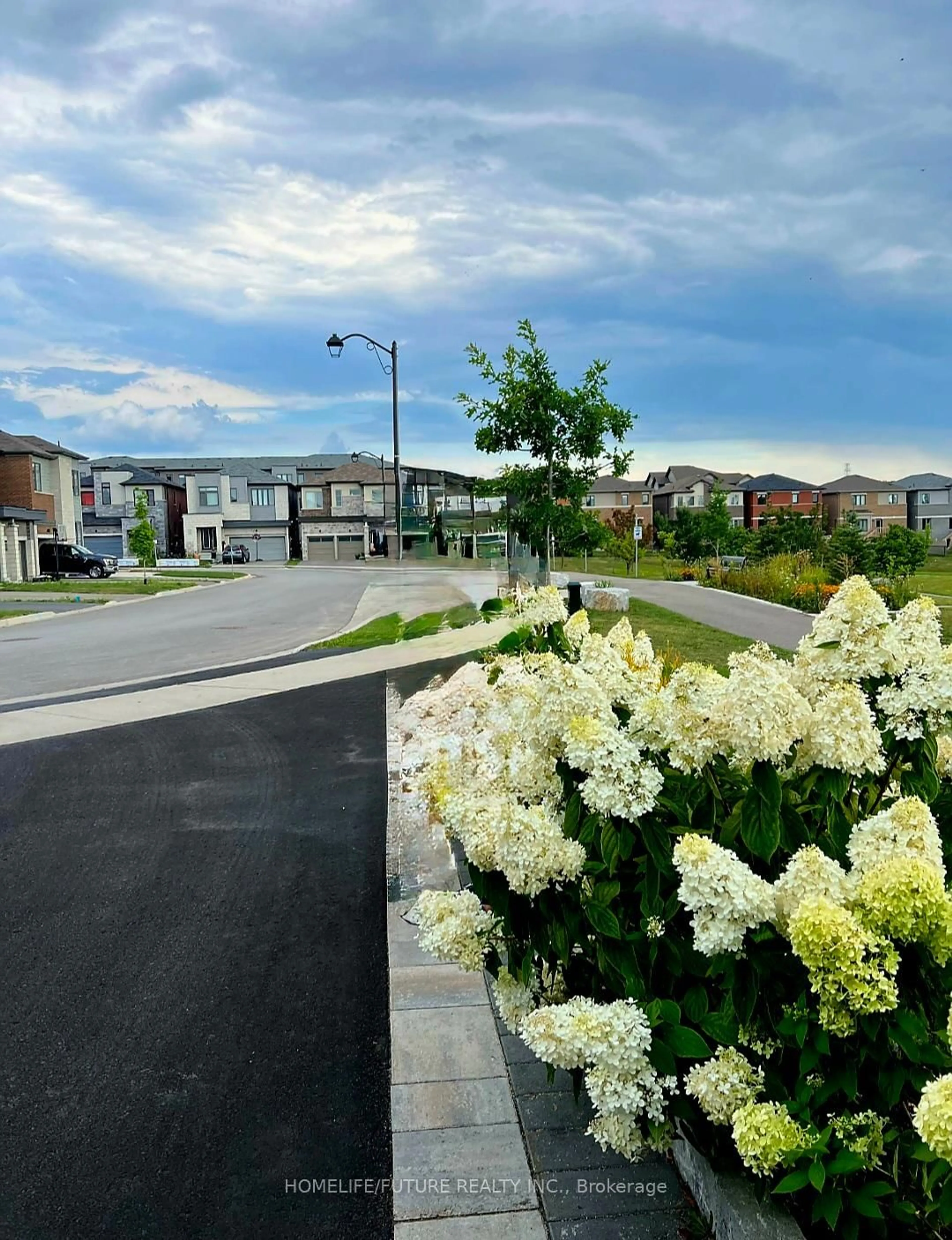 Unknown for 130 Tango Cres, Newmarket Ontario L3X 0K4