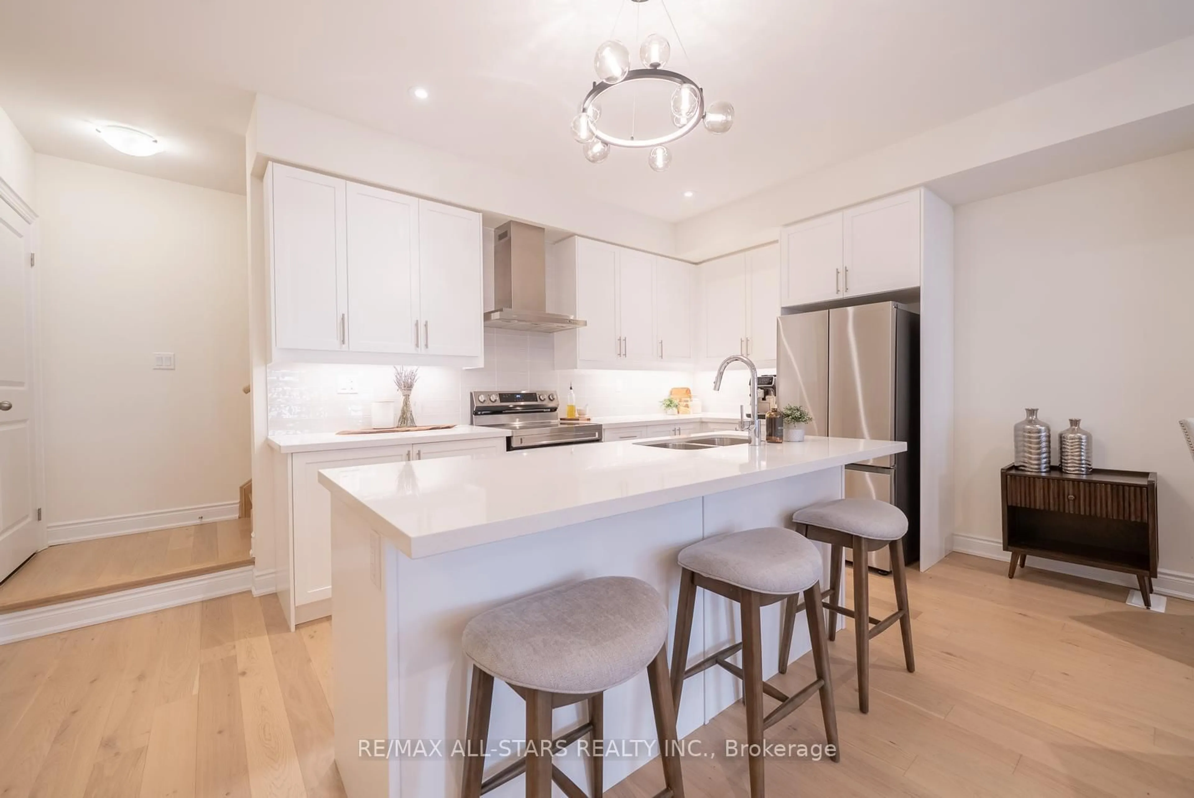 Open concept kitchen, unknown for 12 Griffith St, Aurora Ontario L4G 7B6