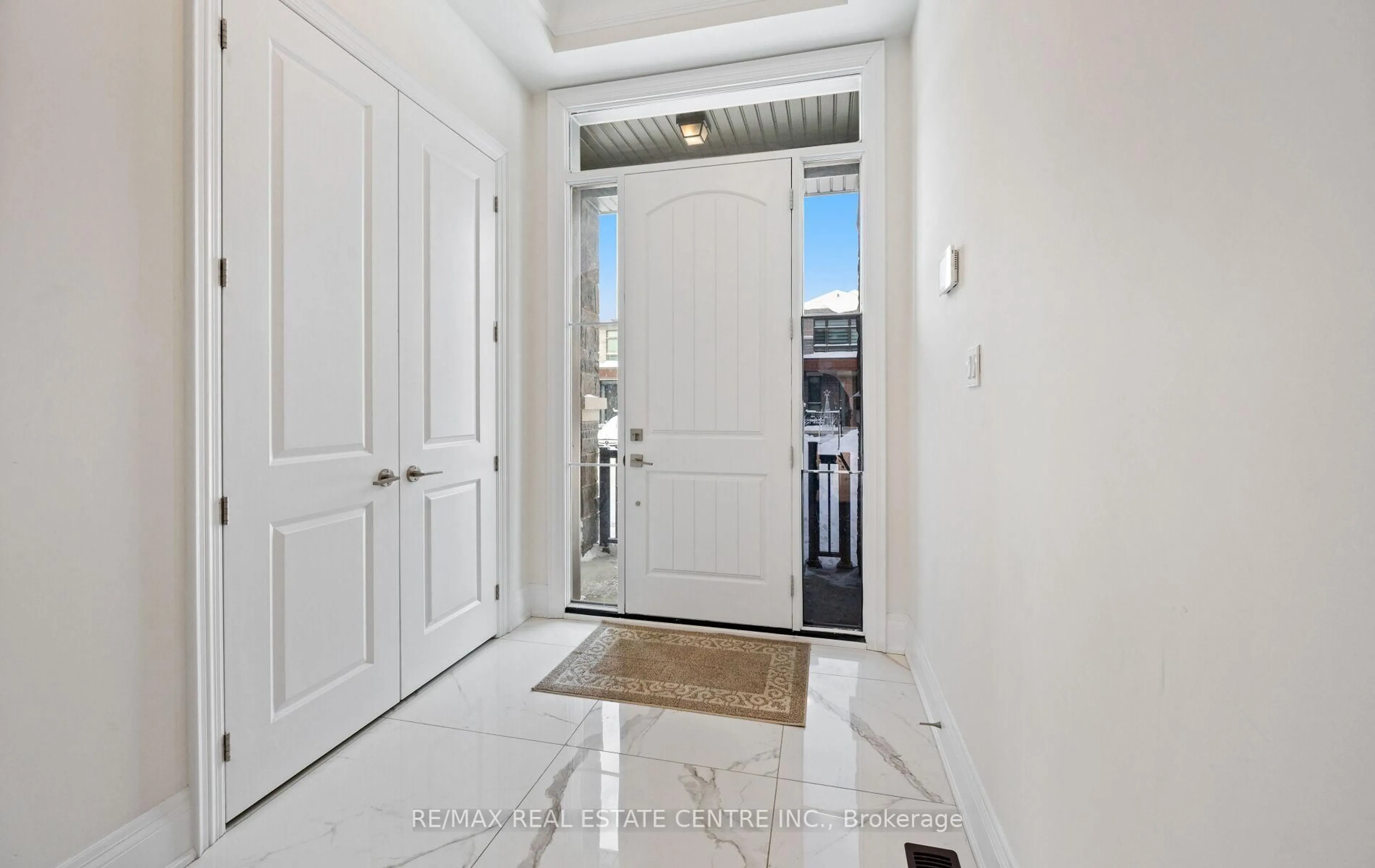 Indoor entryway for 160 Wainfleet Cres, Vaughan Ontario L3L 0E6