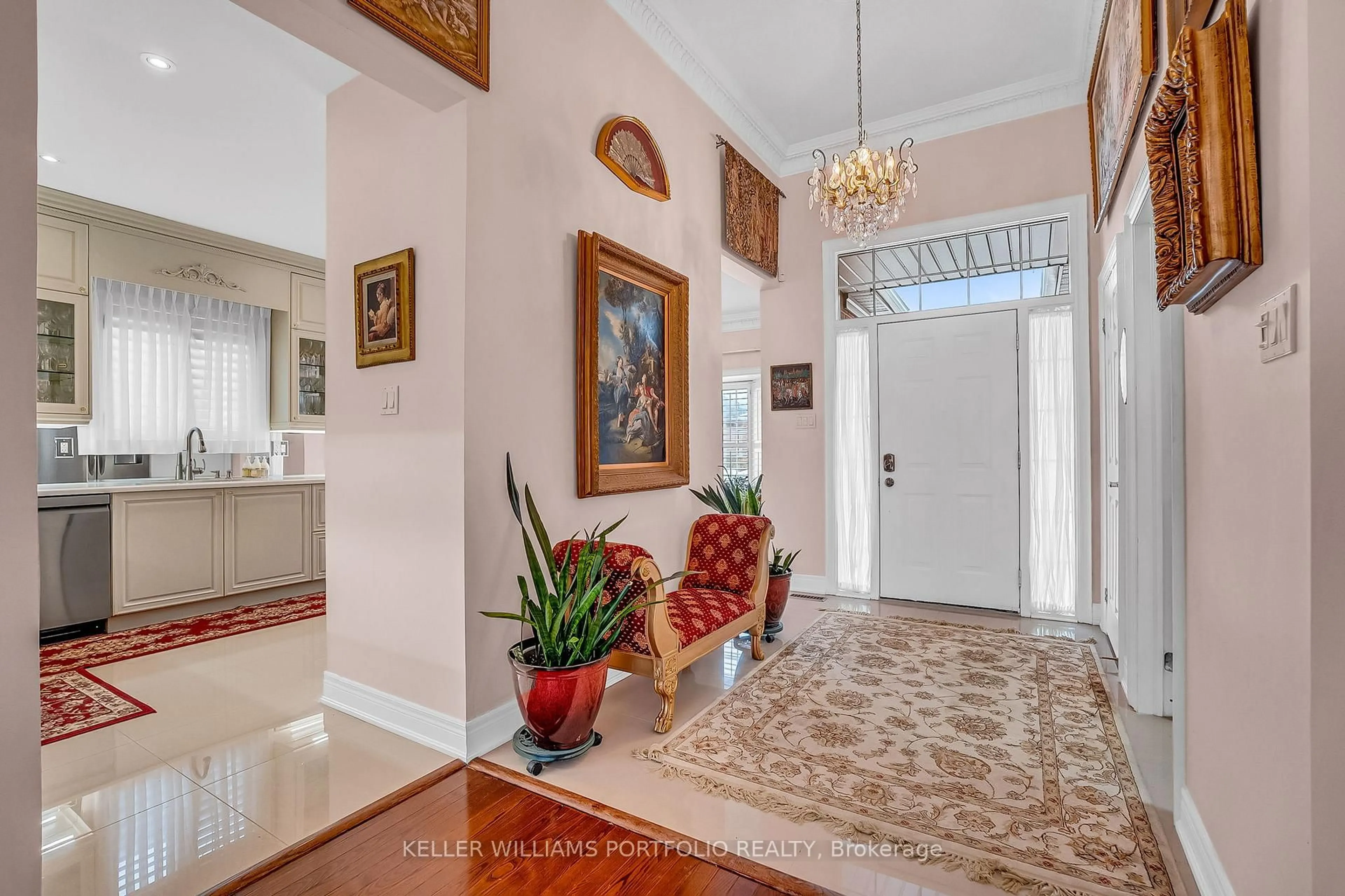 Indoor foyer for 86 Legendary Tr, Whitchurch-Stouffville Ontario L4A 1N6