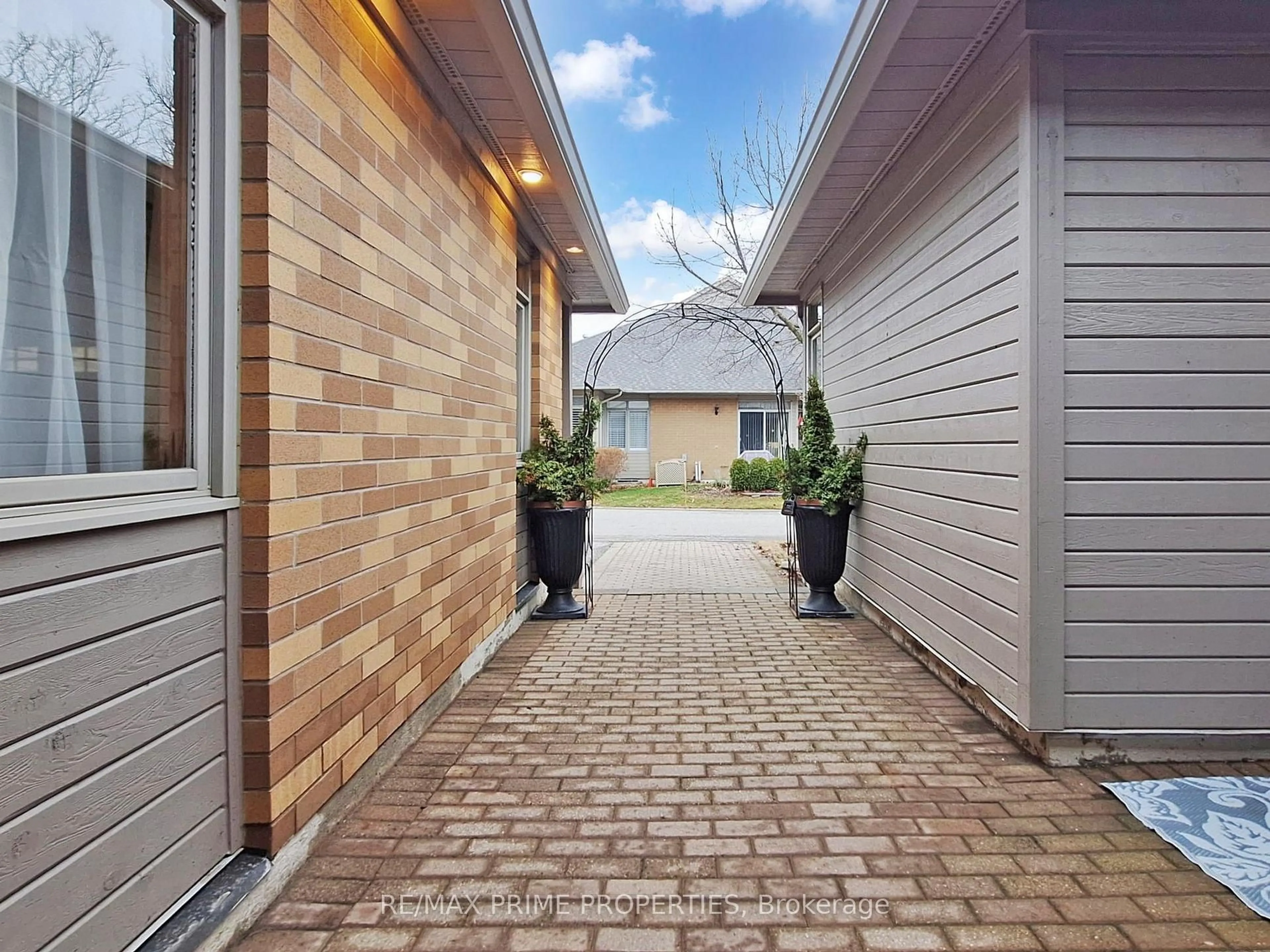 Home with brick exterior material, street for 4 Colleen Bay Way, Markham Ontario L6E 1B4