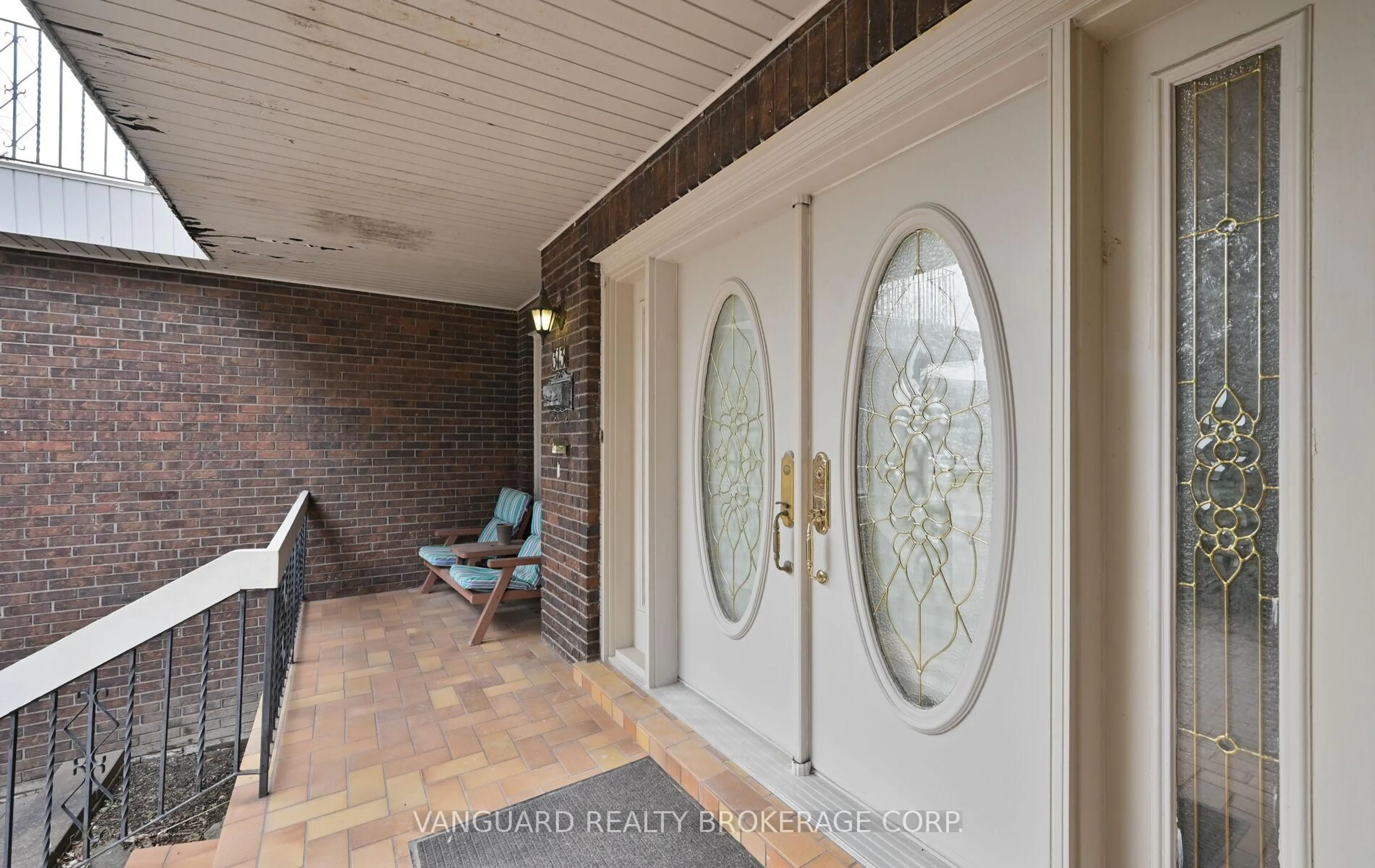 Indoor entryway for 313 Firglen Rdge, Vaughan Ontario L4L 1N6