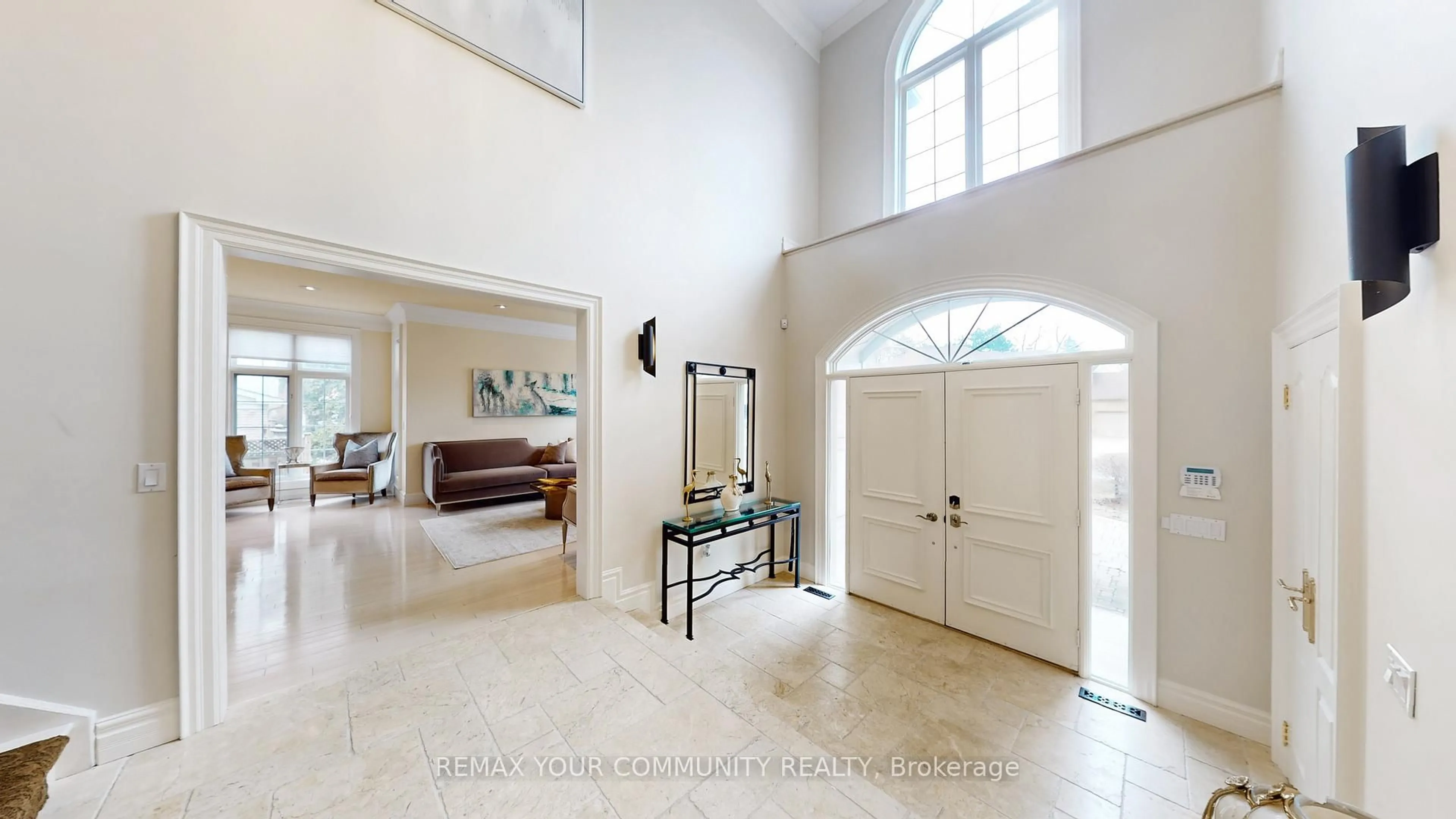 Indoor foyer for 22 Valloncliffe Rd, Markham Ontario L3T 2W8