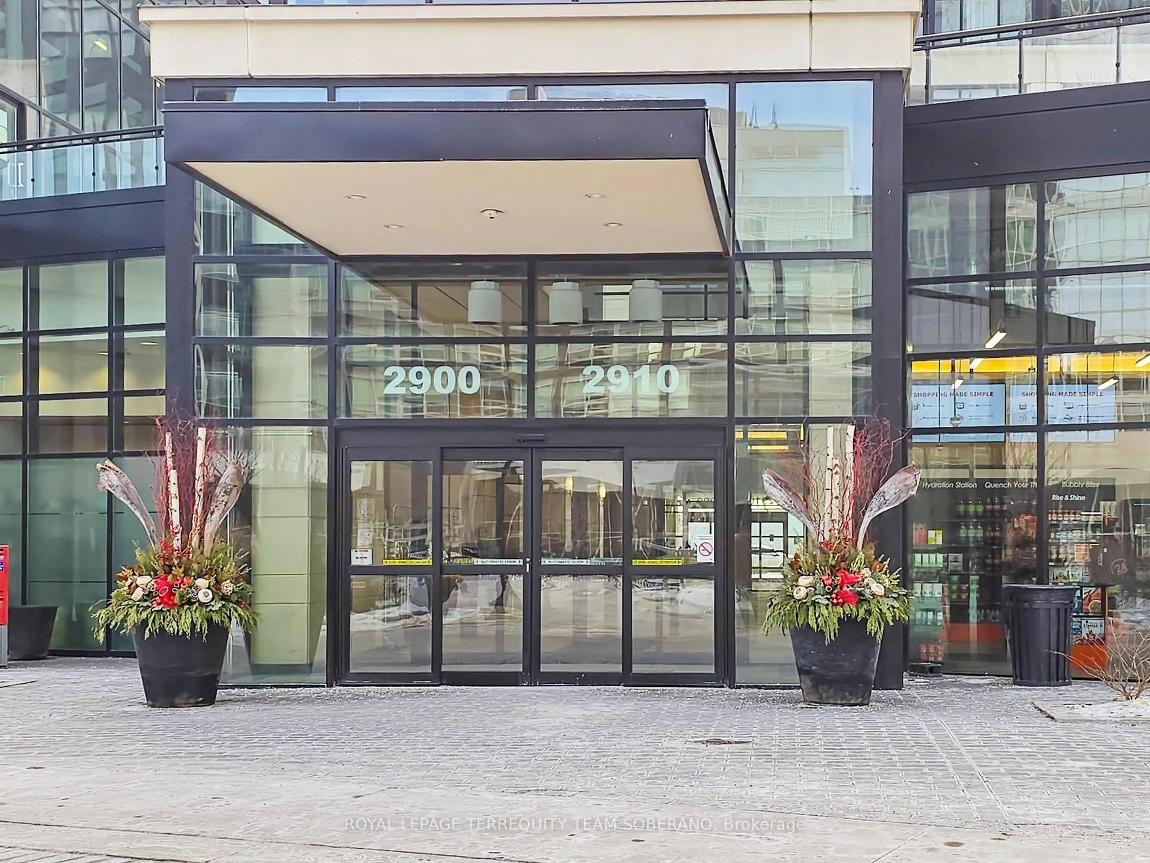 Indoor foyer for 2900 Highway 7 Rd #902, Vaughan Ontario L4K 0G3