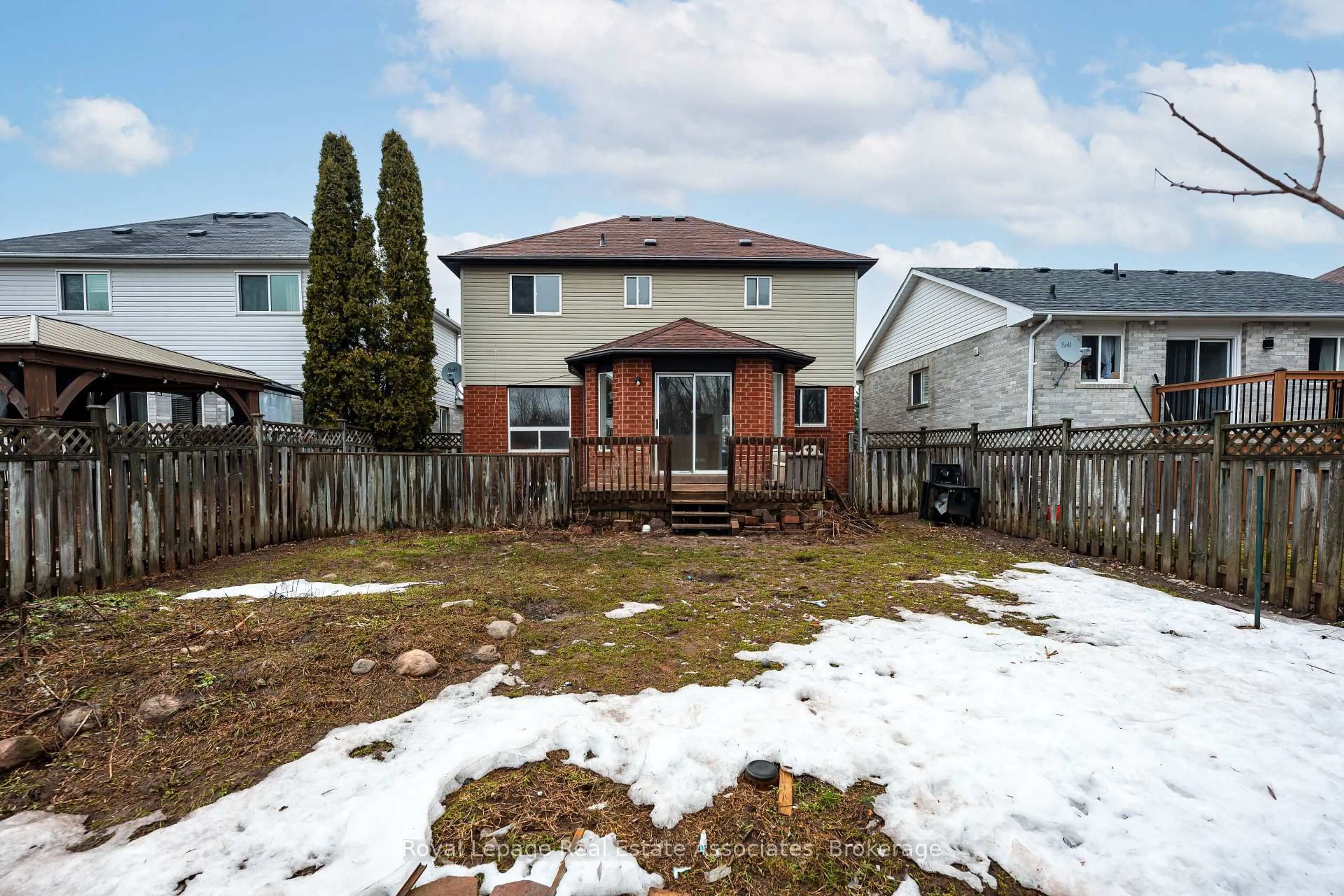 Patio, street for 1101 Corrie St, Innisfil Ontario L9S 1T7