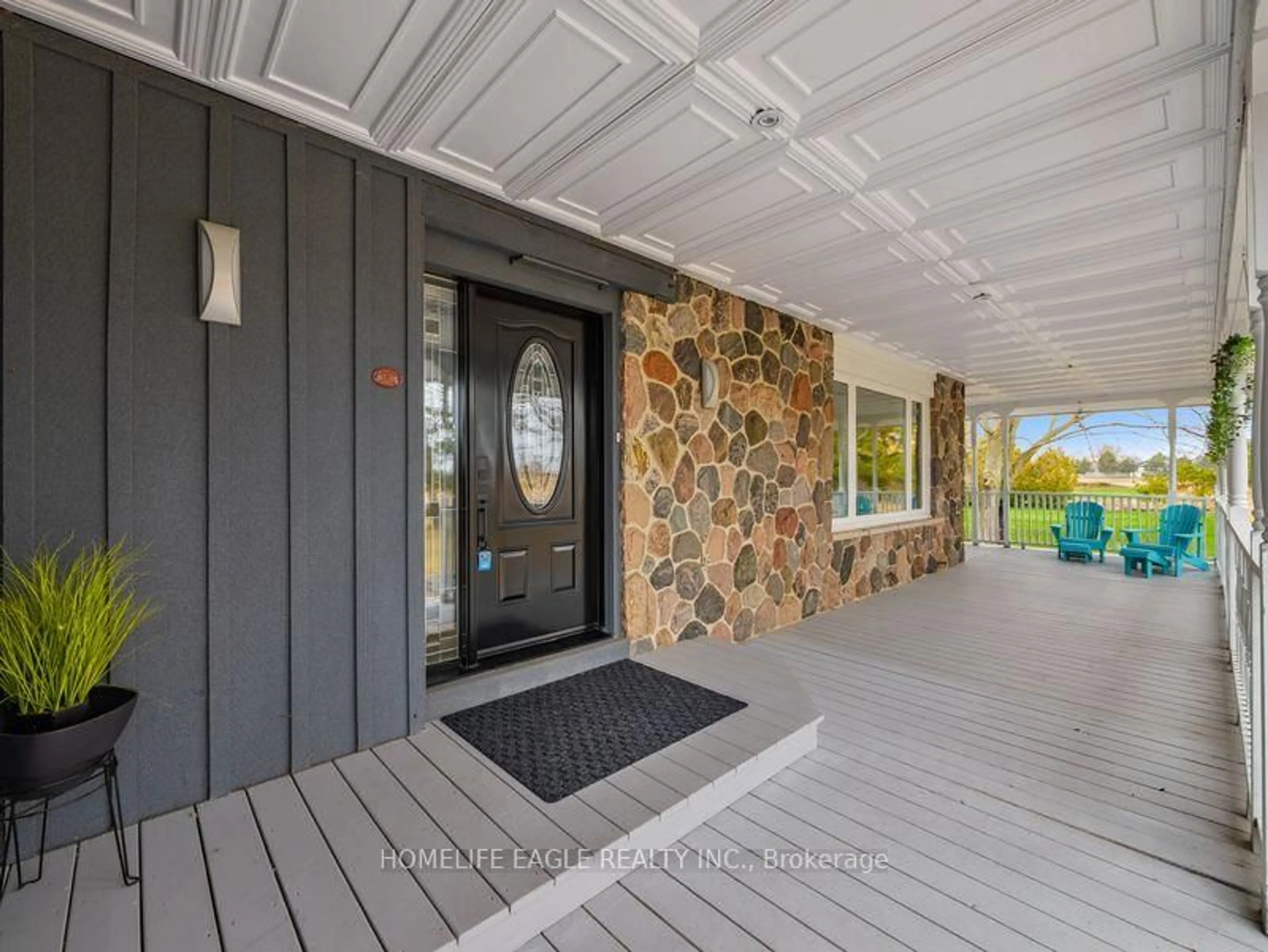 Indoor entryway for 1592 Sideroad 15, New Tecumseth Ontario L0G 1W0