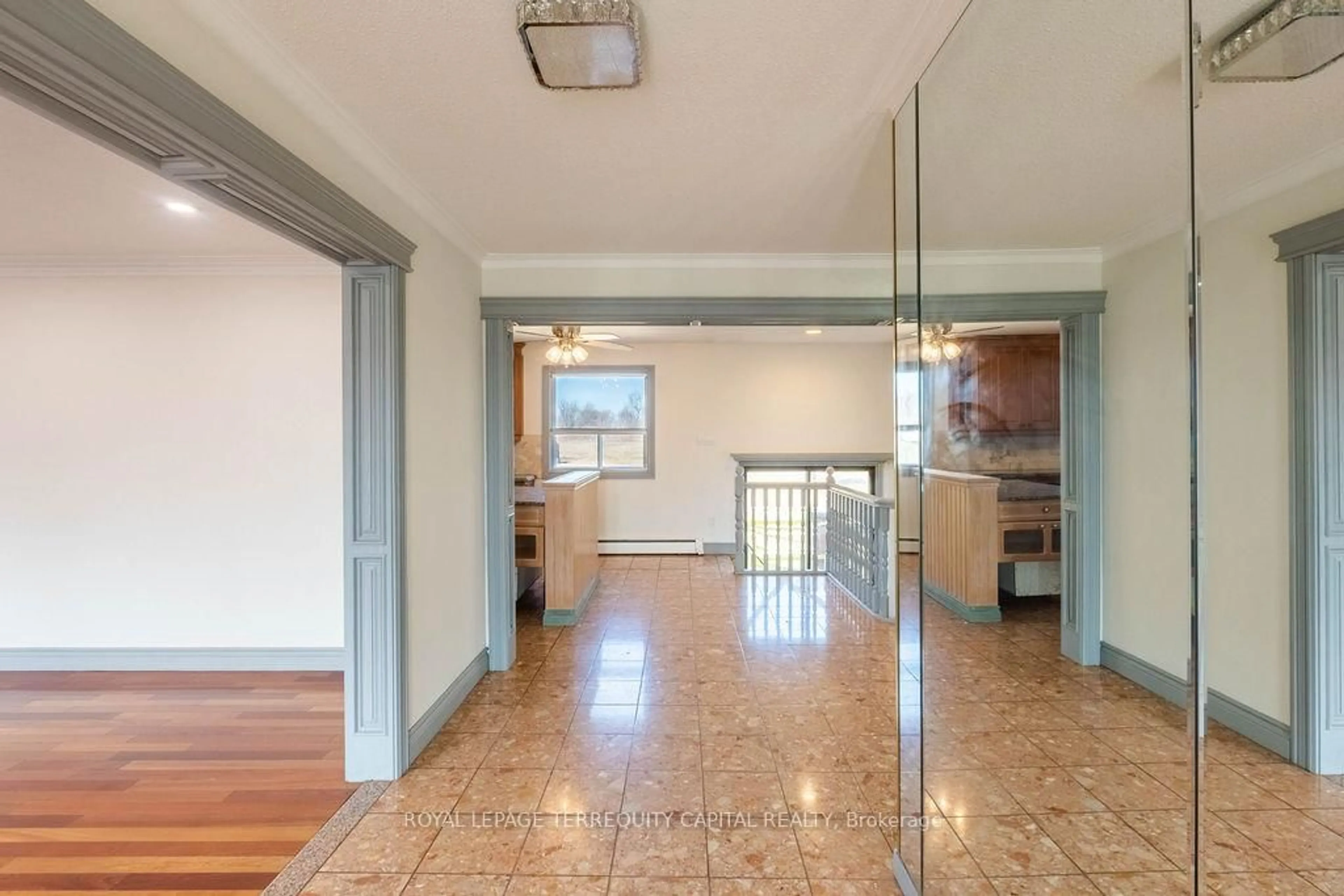 Indoor foyer for 2104 St John's Side Rd, Whitchurch-Stouffville Ontario L4A 2P3