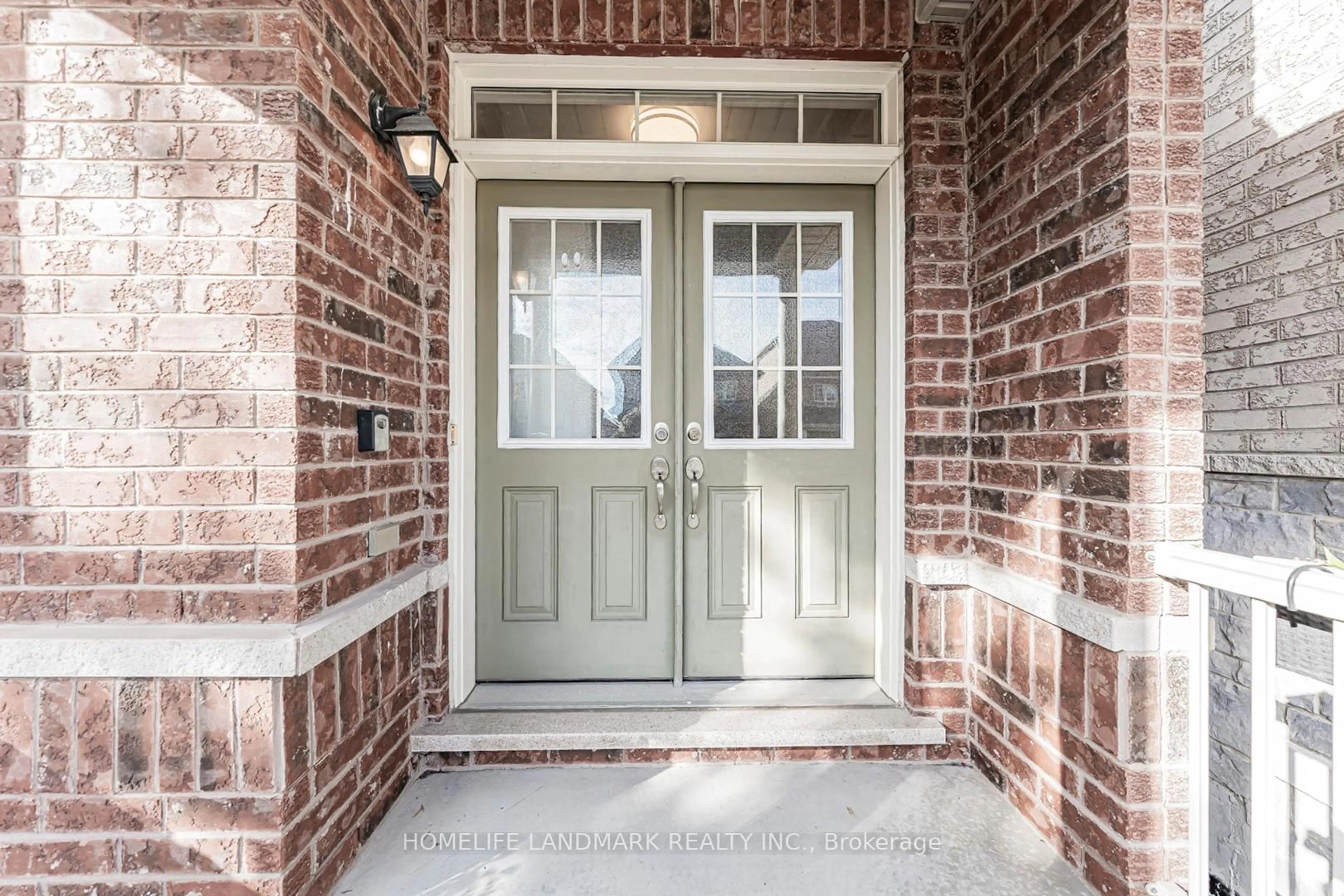 Indoor entryway for 14 Duncan Rd, Markham Ontario L6B 0T4
