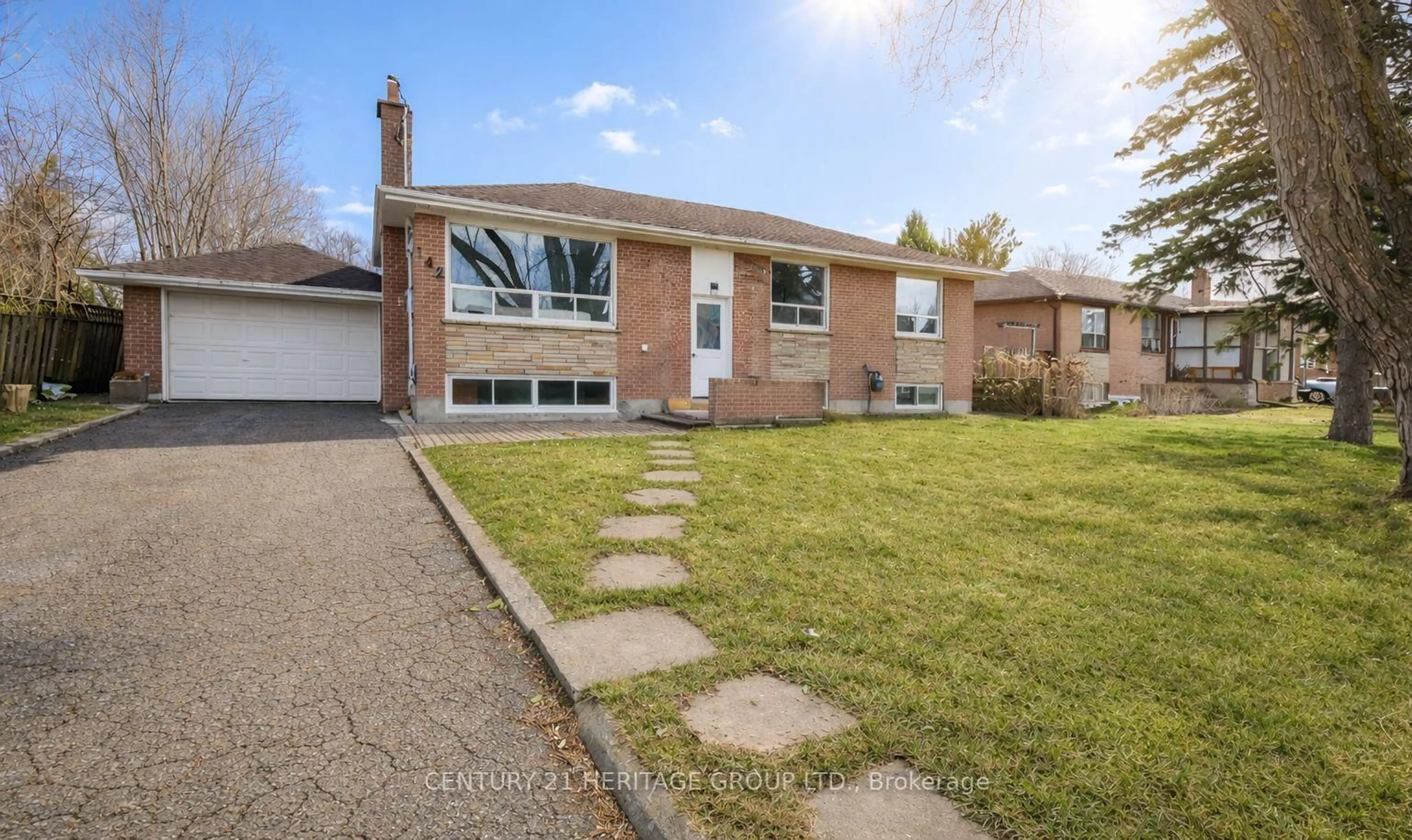 Home with brick exterior material, street for 142 Kingslynn Dr, King Ontario L7B 1H1
