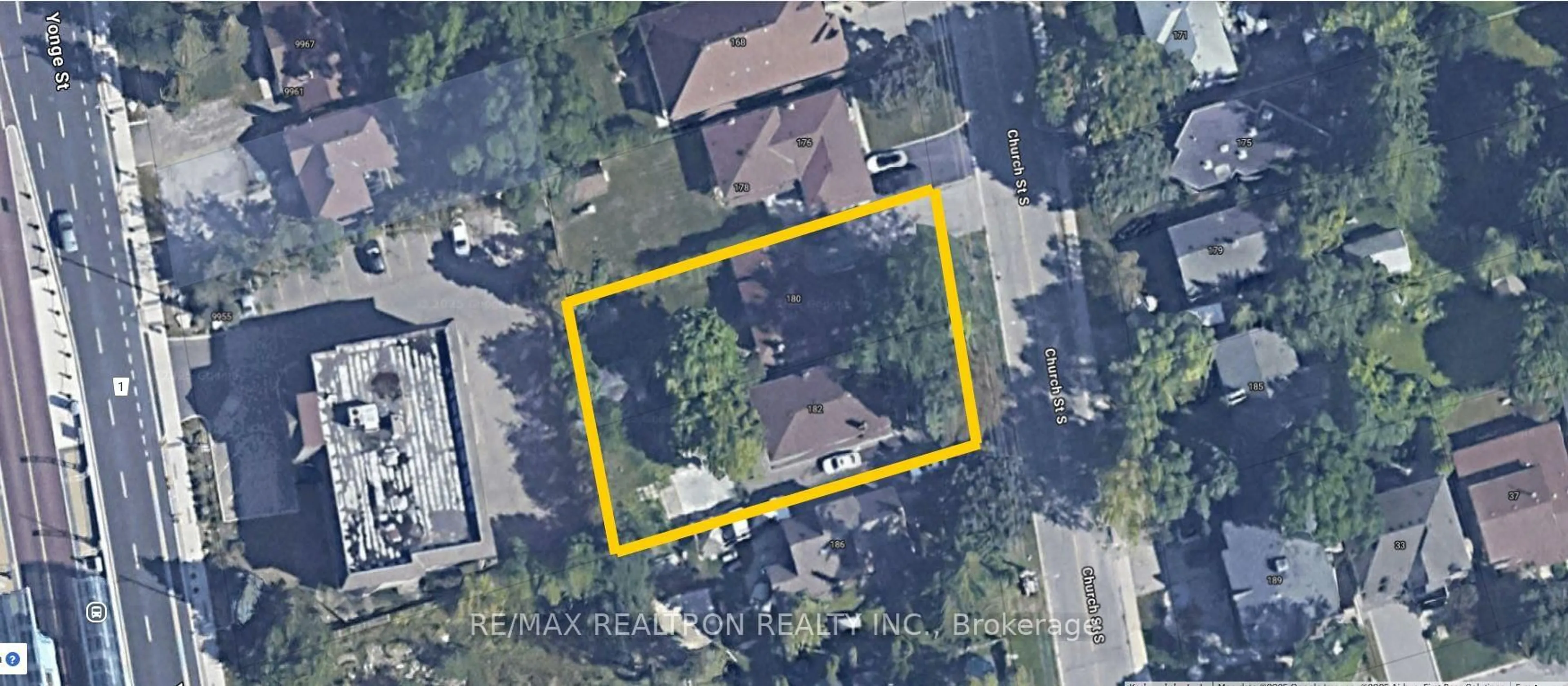 A pic from outside/outdoor area/front of a property/back of a property/a pic from drone, street for 180-182 Church St, Richmond Hill Ontario L4C 1W6