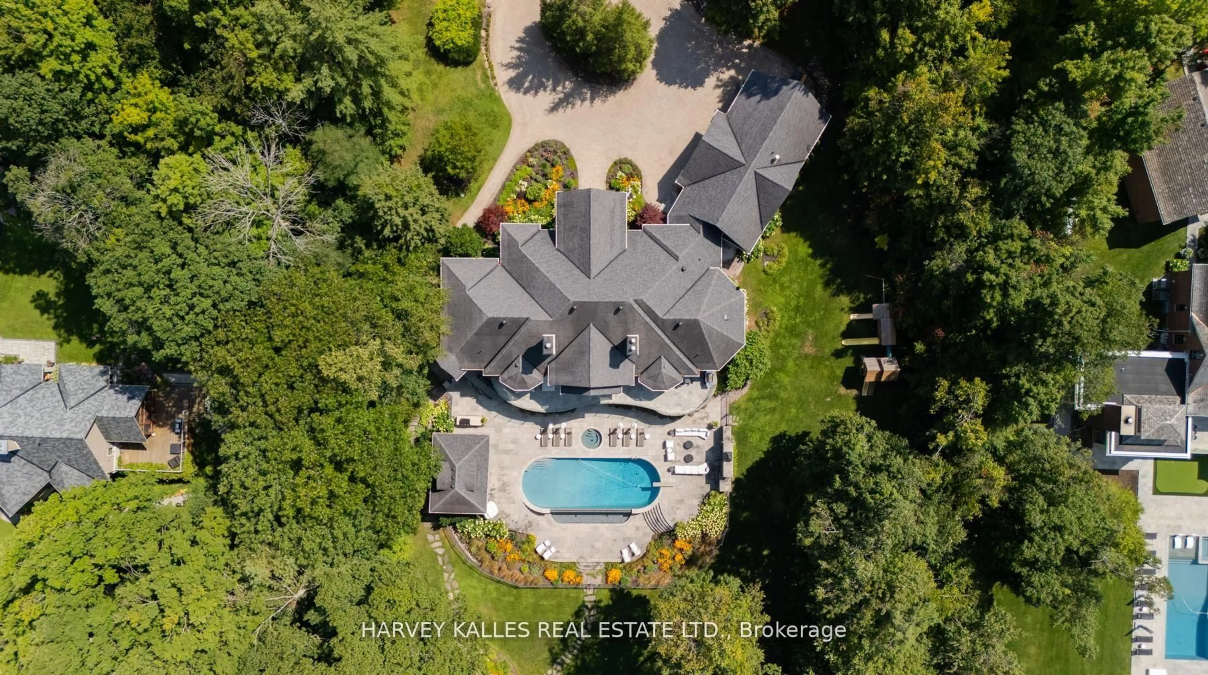 A pic from outside/outdoor area/front of a property/back of a property/a pic from drone, unknown for 1562 Ladywood Way, Innisfil Ontario L9S 2T7