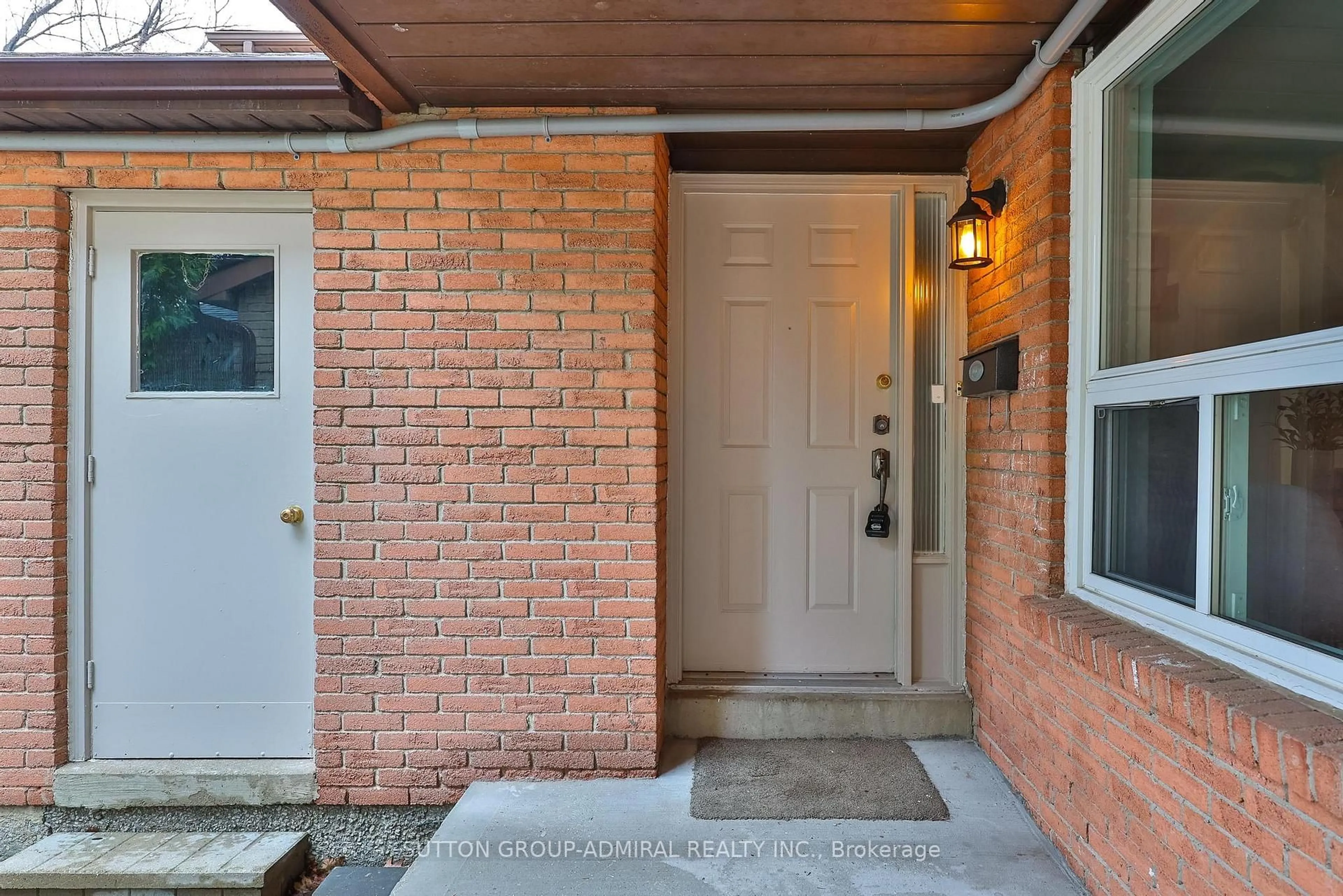 Indoor entryway for 242 Tansley Rd, Vaughan Ontario L4J 2Y9