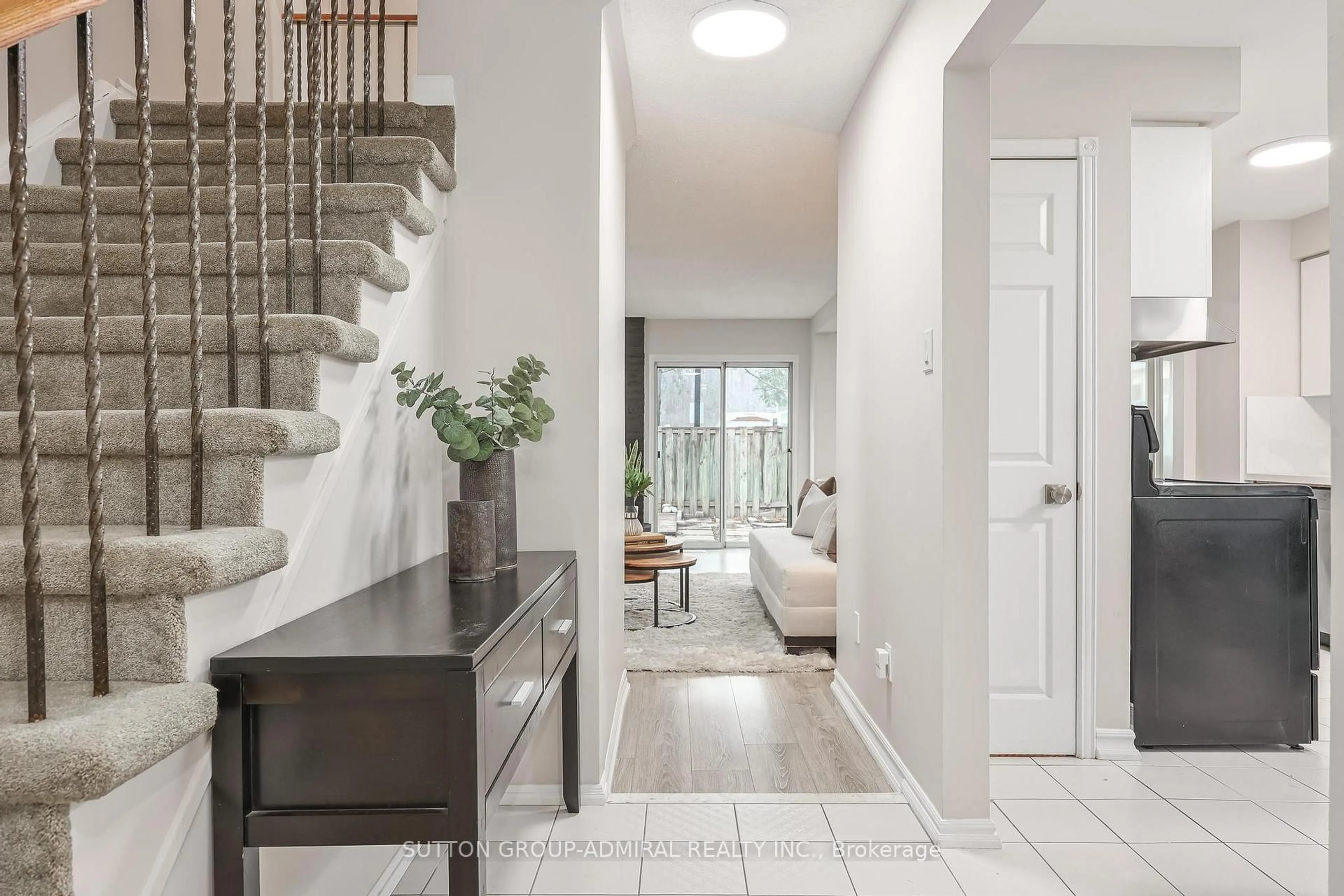 Indoor entryway for 242 Tansley Rd, Vaughan Ontario L4J 2Y9