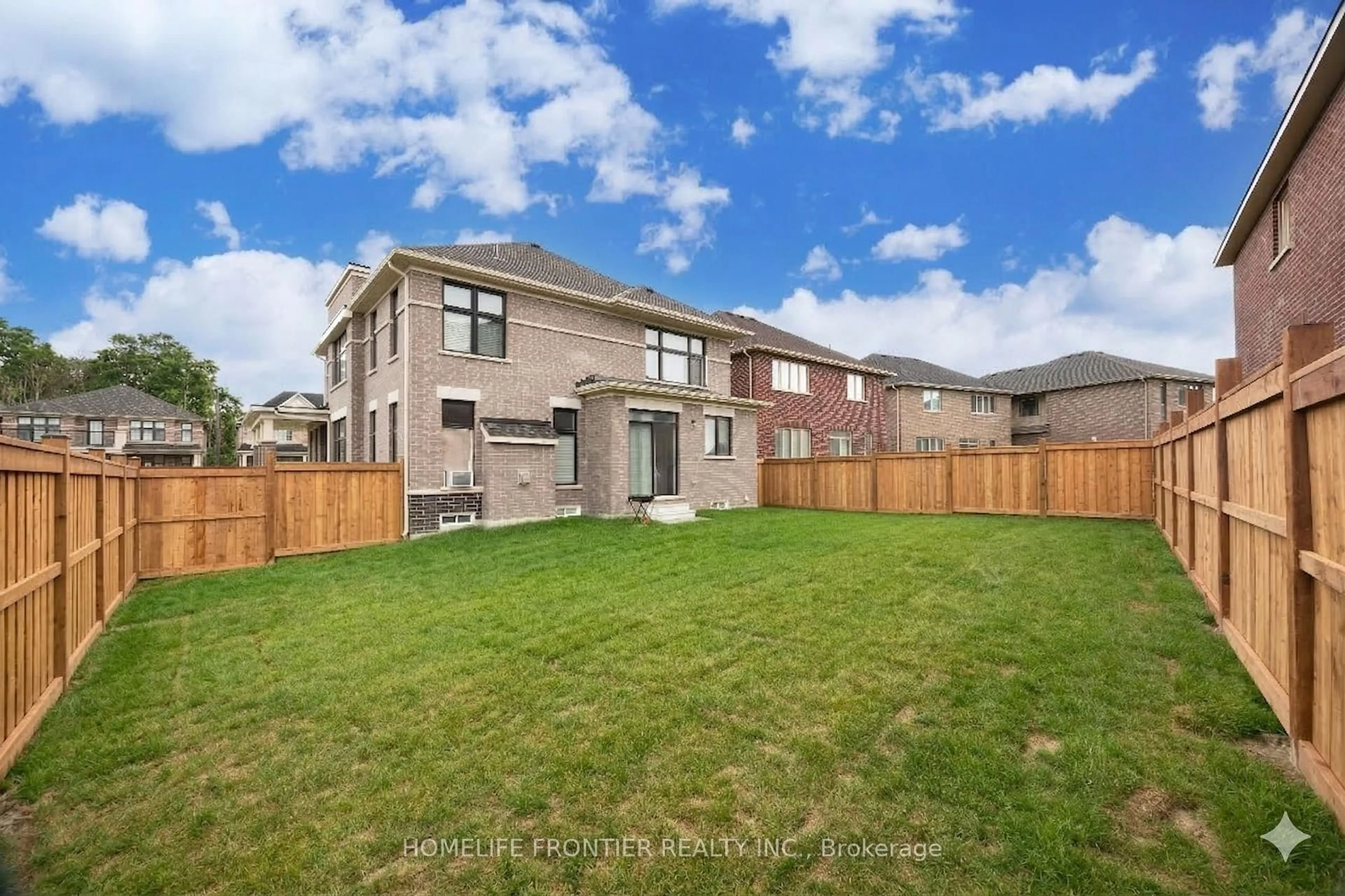 A pic from outside/outdoor area/front of a property/back of a property/a pic from drone, mountain view for 49 Ainslee Hill Cres, Georgina Ontario L0E 1R0