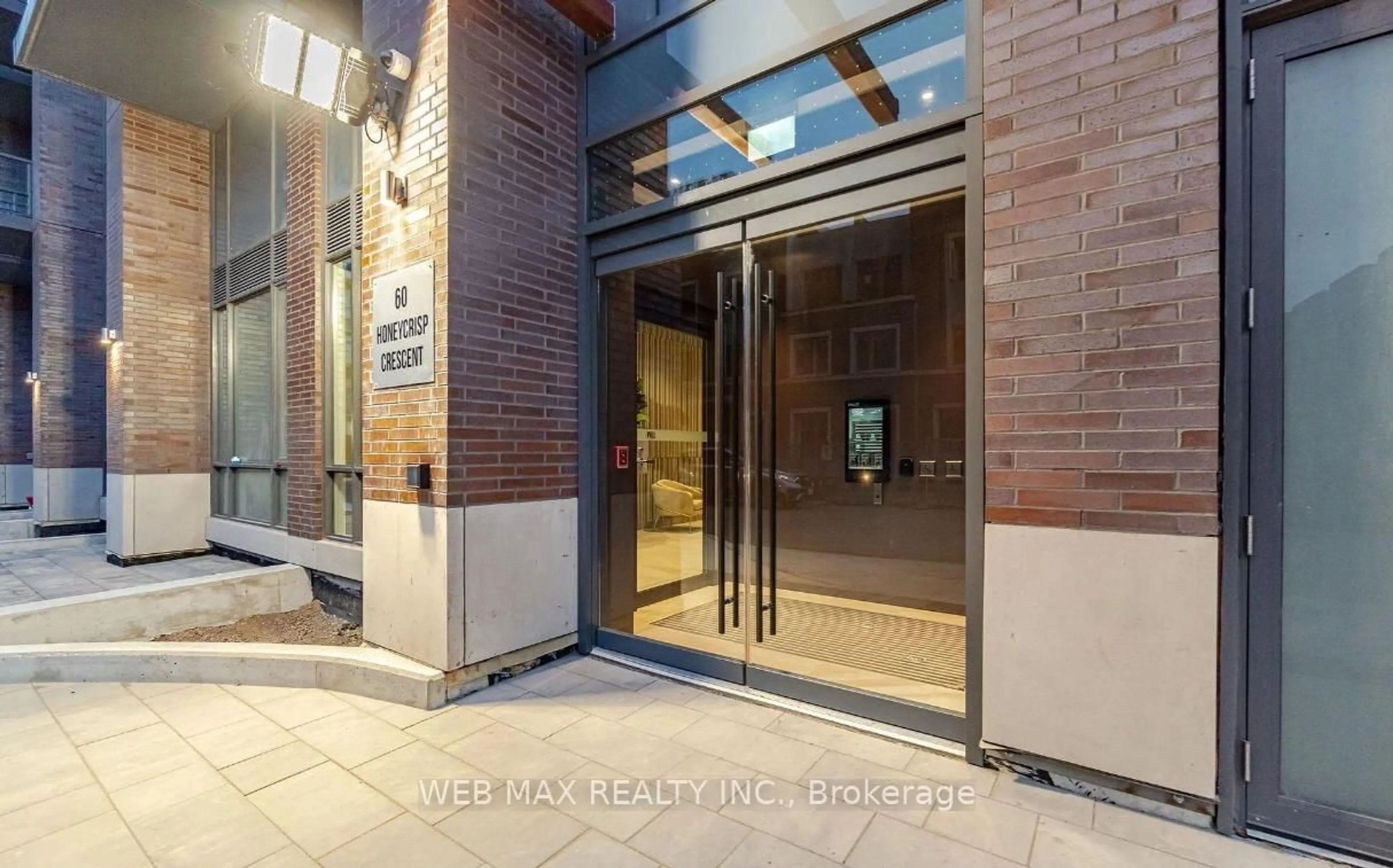 Indoor foyer for 60 Honeycrisp Cres #311, Vaughan Ontario L4K 0N5