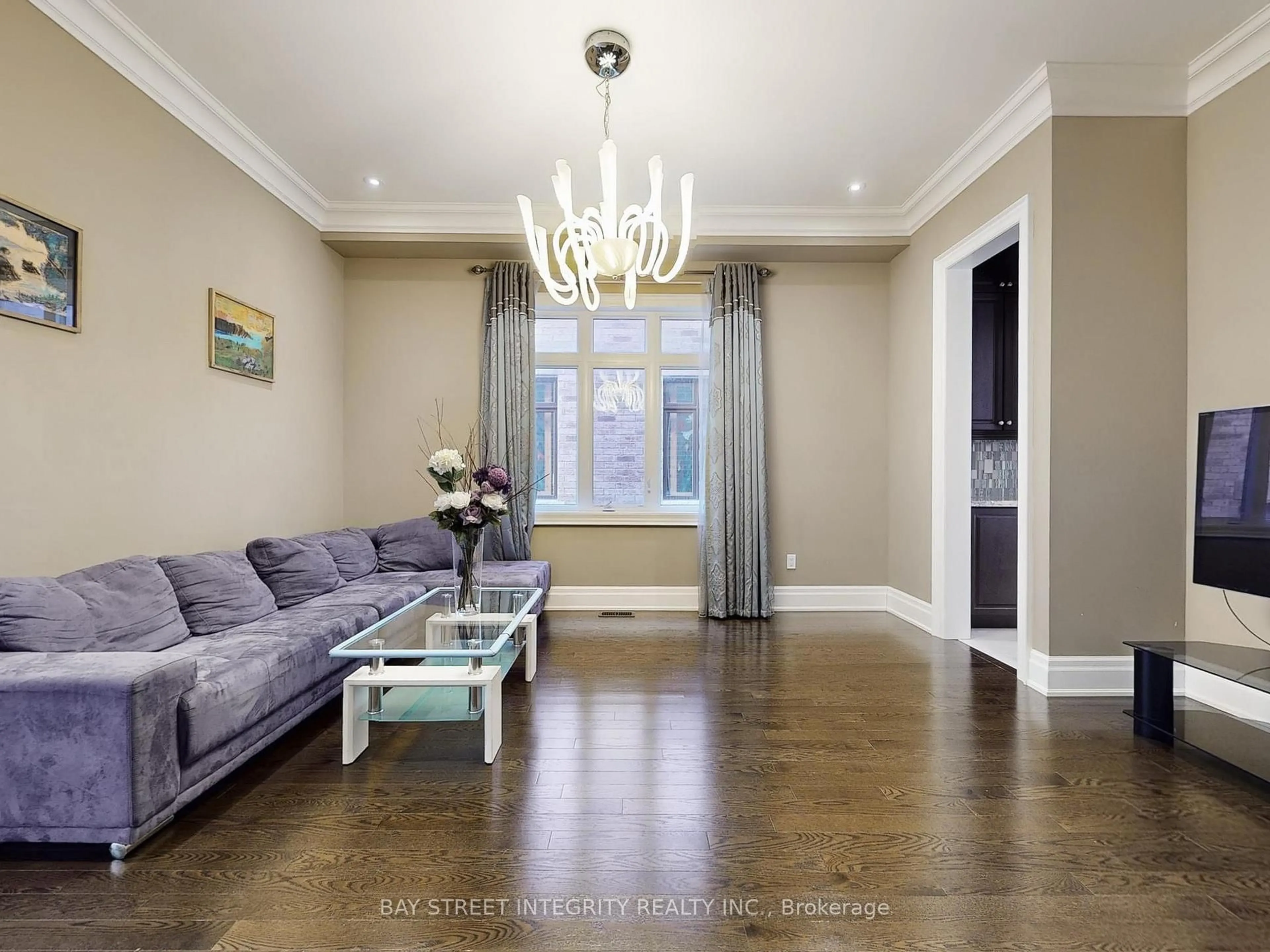 Living room with furniture, unknown for 57 Strawbridge Farm Dr, Aurora Ontario L4G 0L2