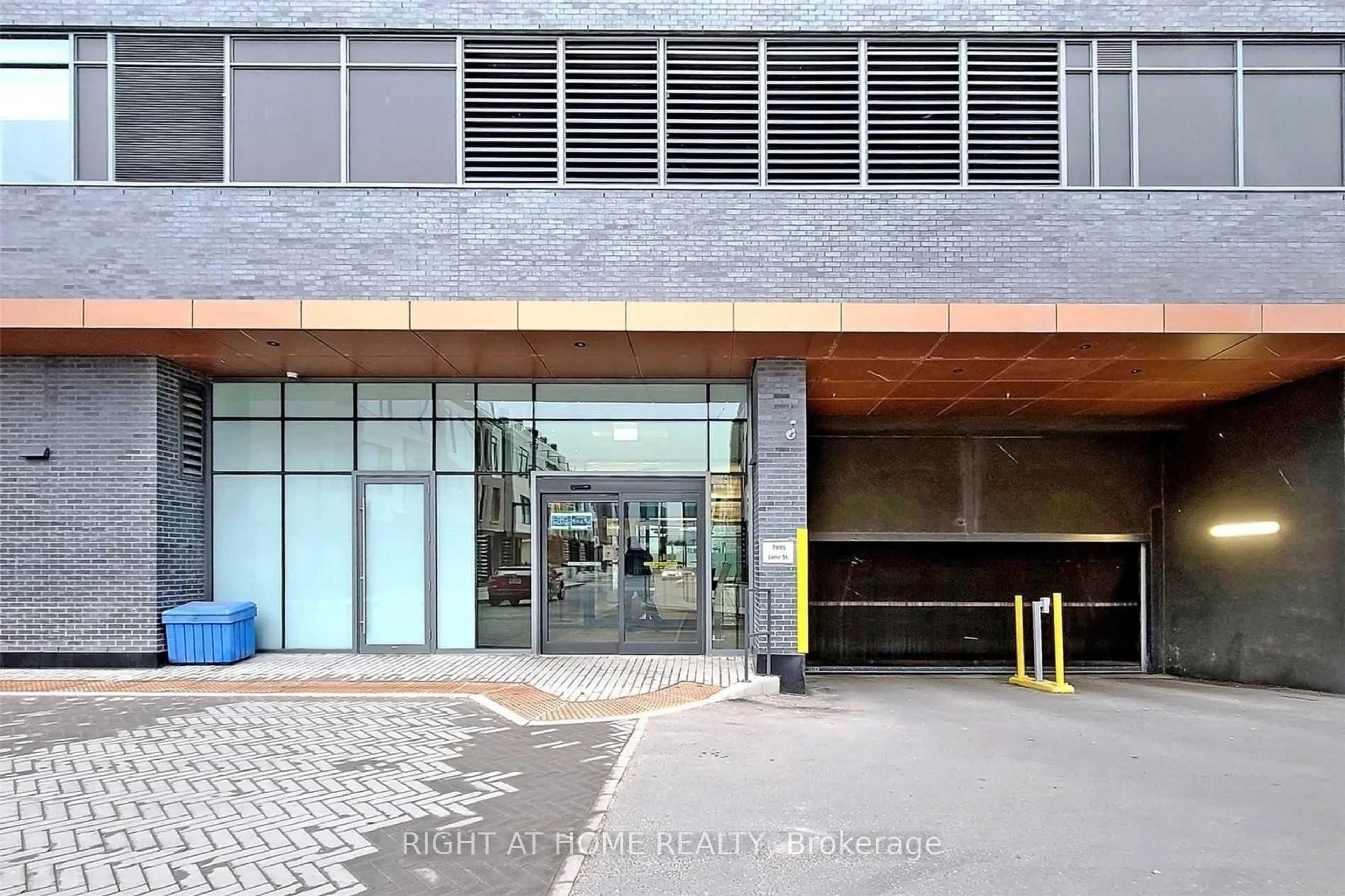 Indoor foyer for 7895 Jane St #3601, Vaughan Ontario L4K 0K2