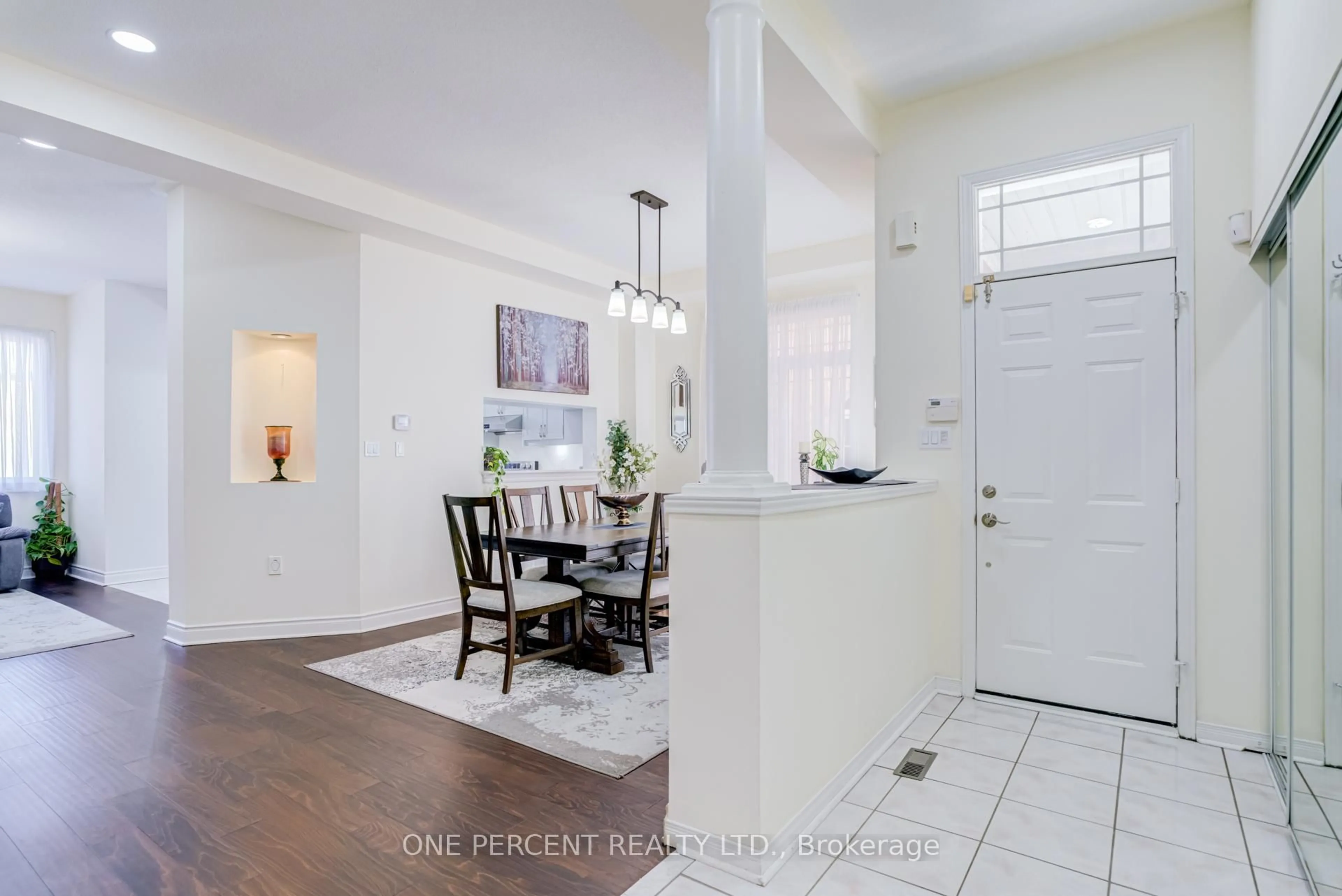 Open concept kitchen, ceramic/tile floor for 4 Copperstone Cres, Richmond Hill Ontario L4S 2C4