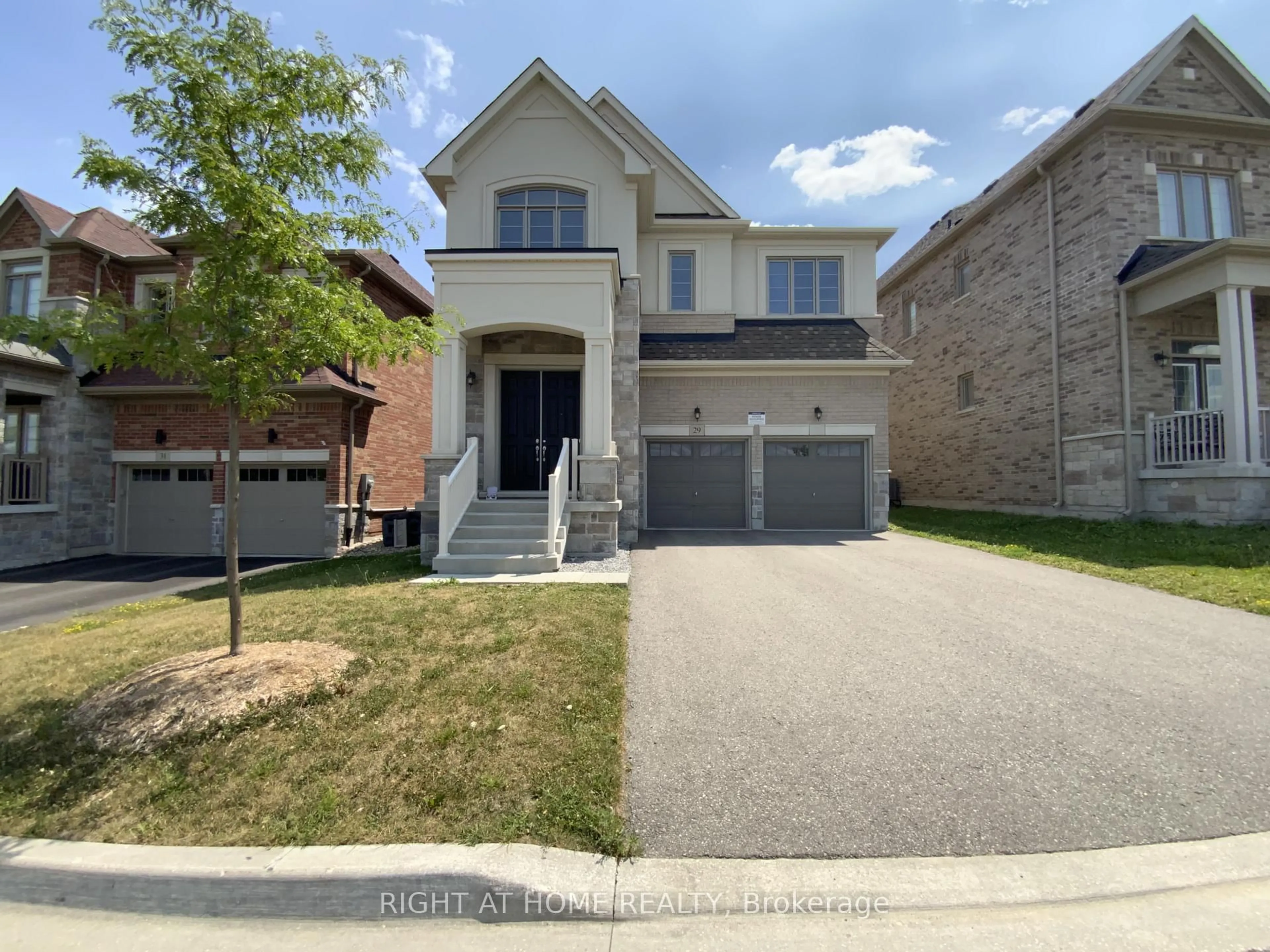 Home with brick exterior material, street for 29 Pear Blossom Way, East Gwillimbury Ontario L9N 0T3