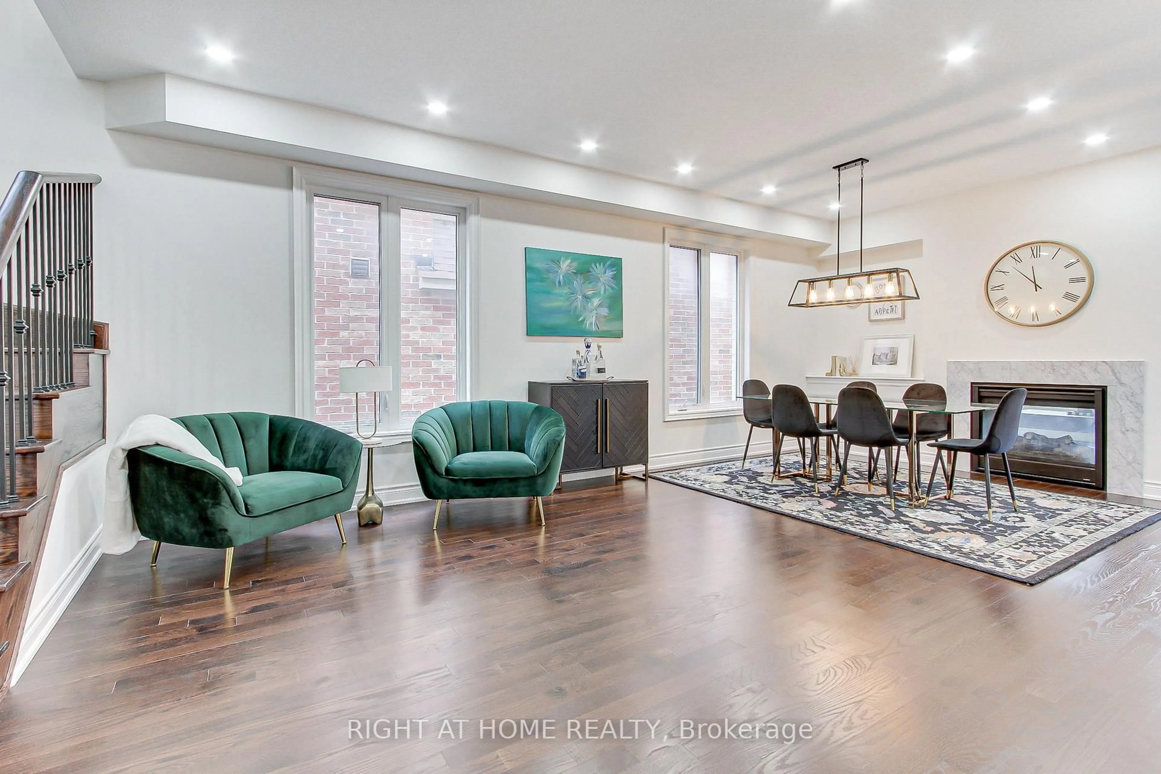 Living room with furniture, unknown for 29 Pear Blossom Way, East Gwillimbury Ontario L9N 0T3