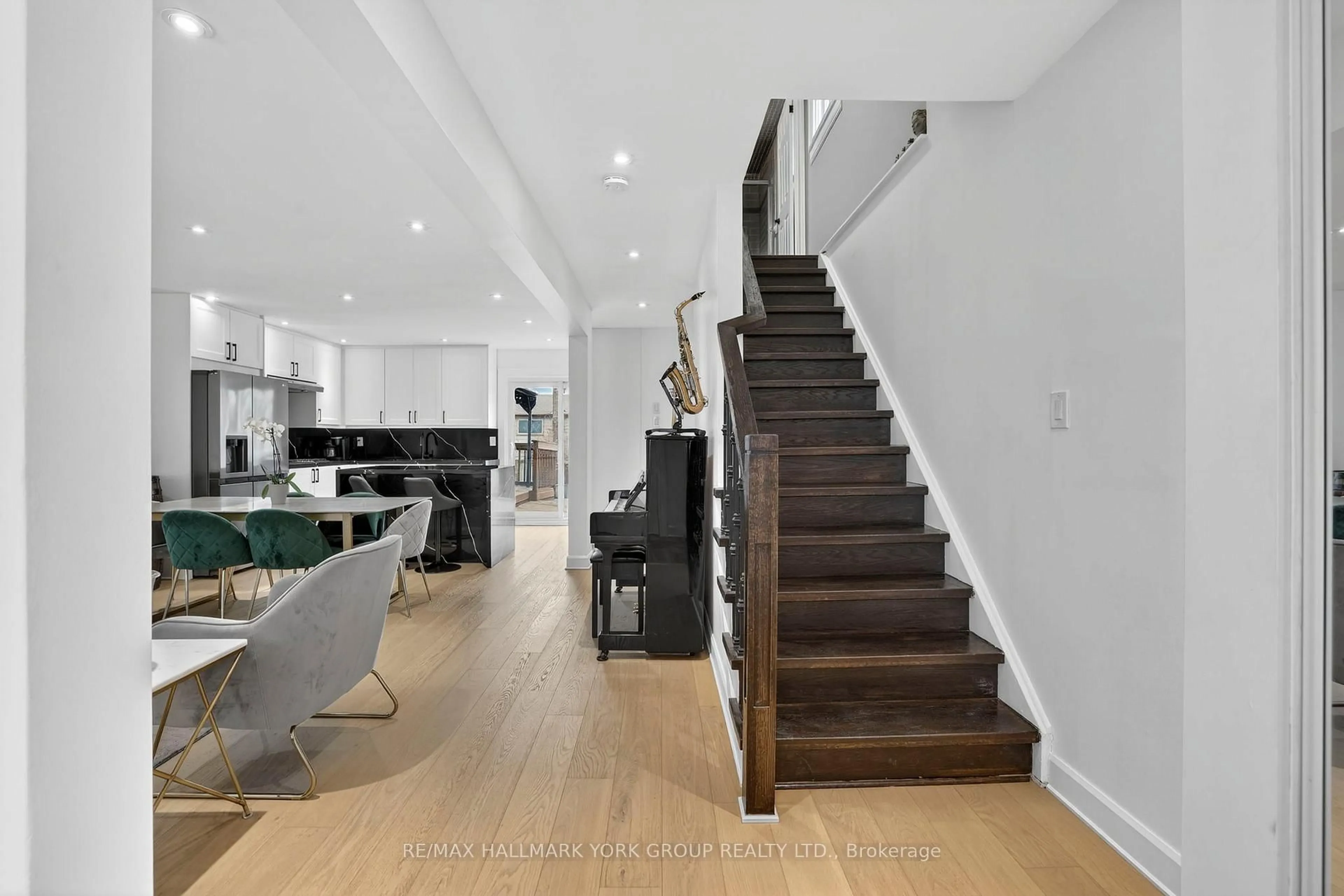 Stairs for 459 Sandford St, Newmarket Ontario L3Y 4S8