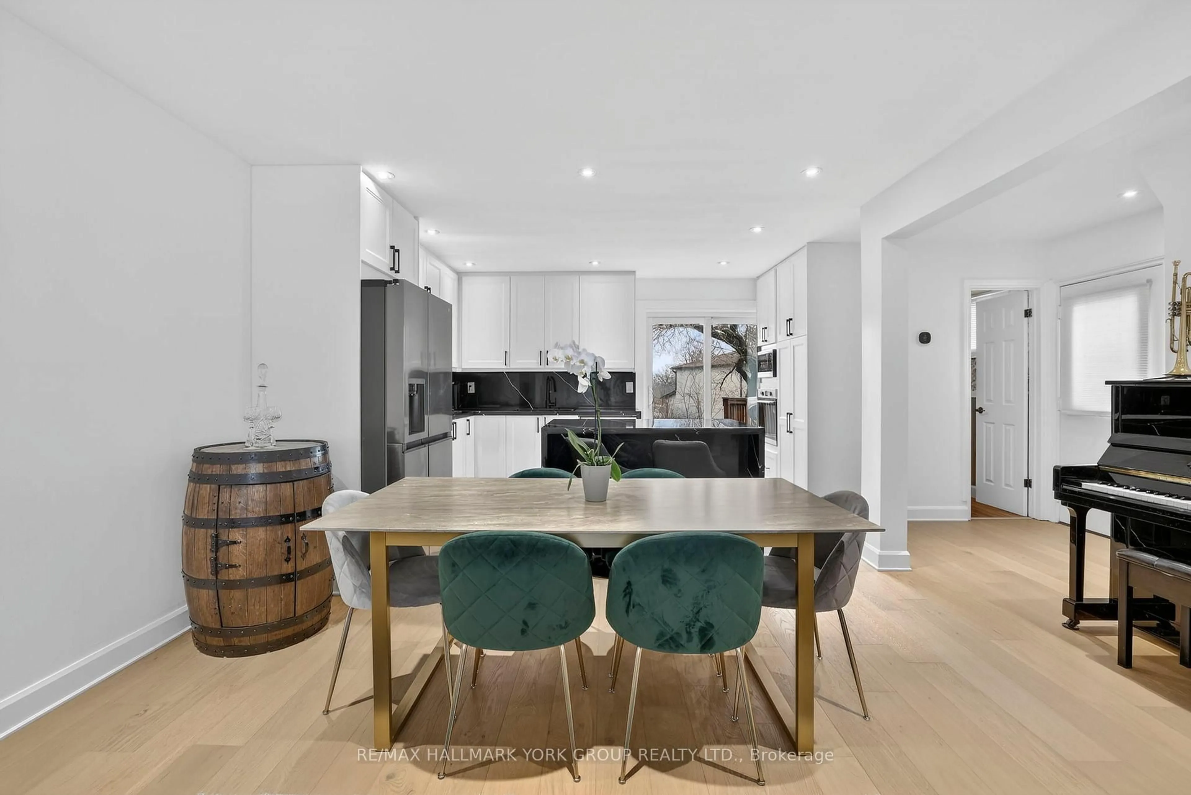 Contemporary kitchen, unknown for 459 Sandford St, Newmarket Ontario L3Y 4S8