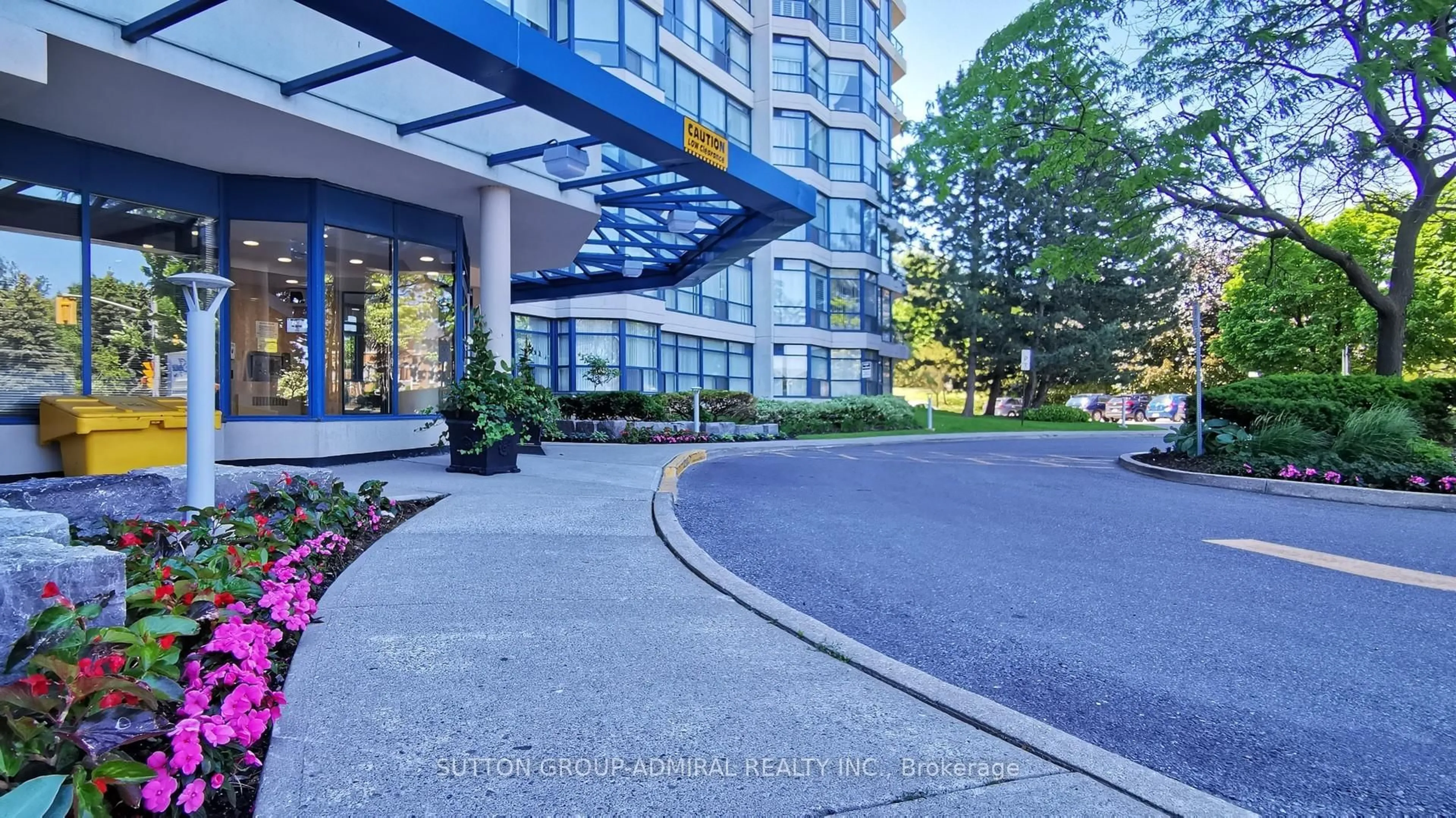 Indoor foyer for 1 Clark Ave #202, Vaughan Ontario L4J 7Y6