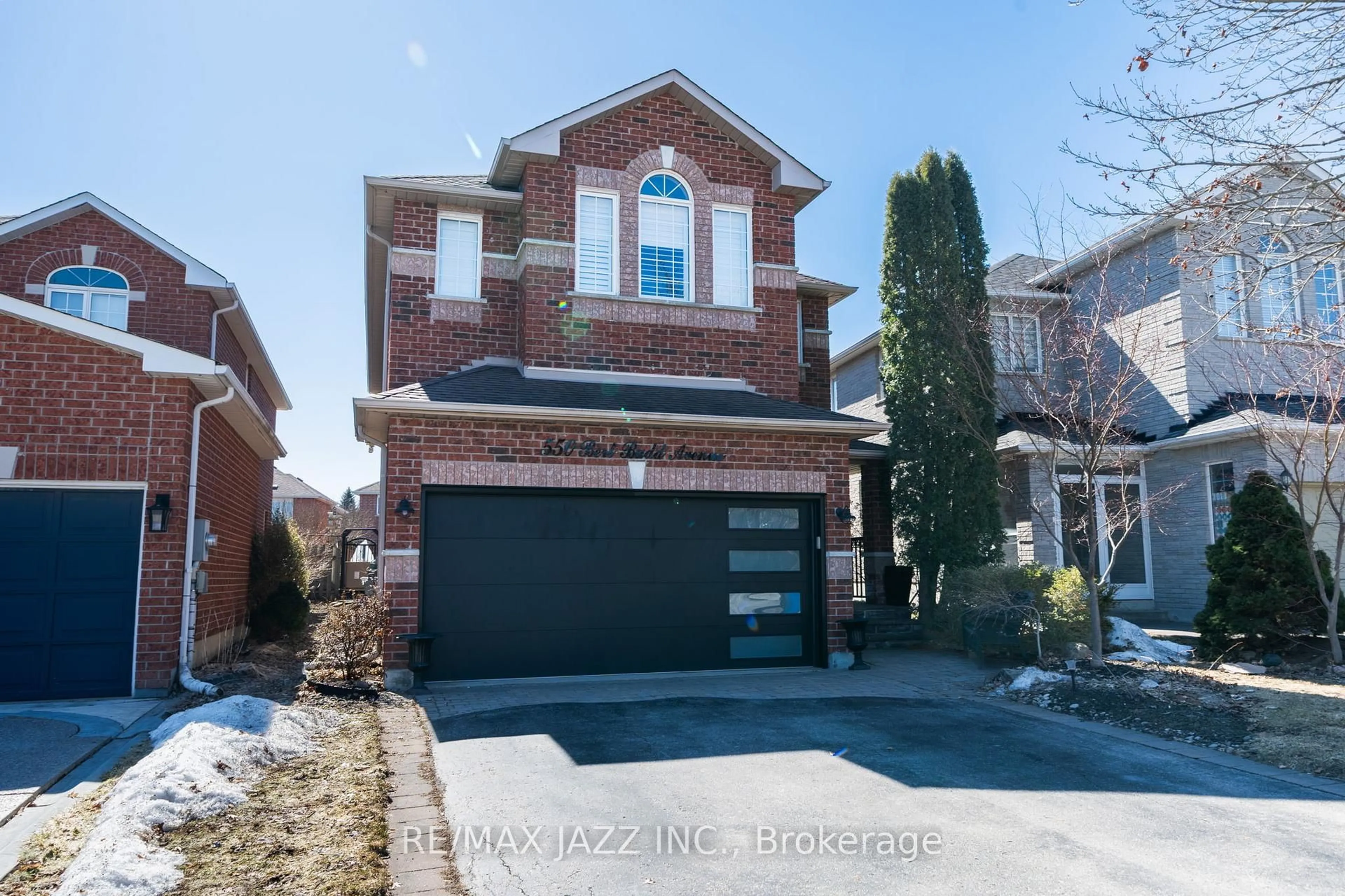 Home with brick exterior material, street for 550 Bert Budd Ave, Newmarket Ontario L3Y 8S7