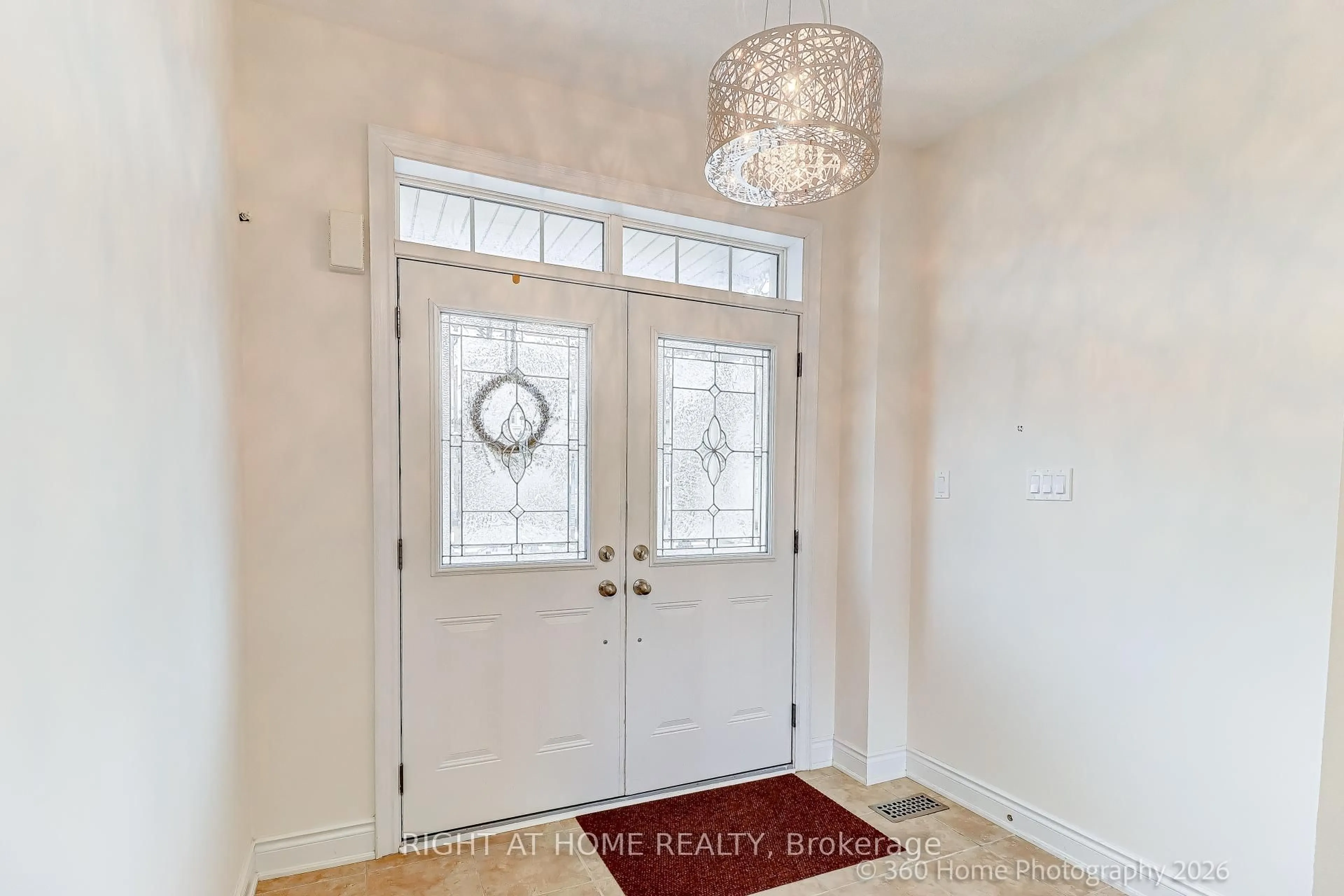 Indoor entryway for 1045 Bob Scott Crt, Newmarket Ontario L3X 3L5