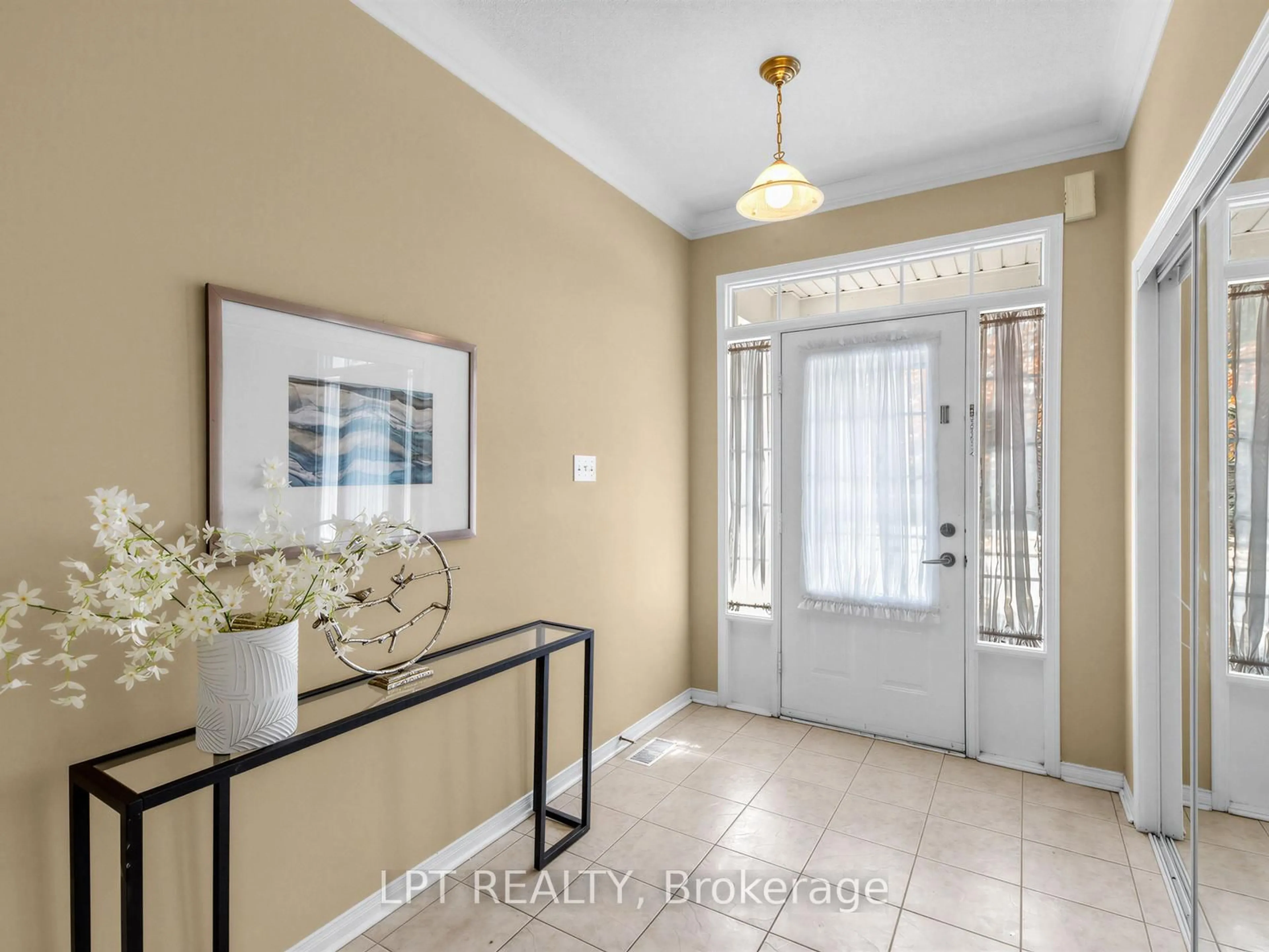 Indoor entryway for 194 Russell Jarvis Dr, Markham Ontario L3S 4E9