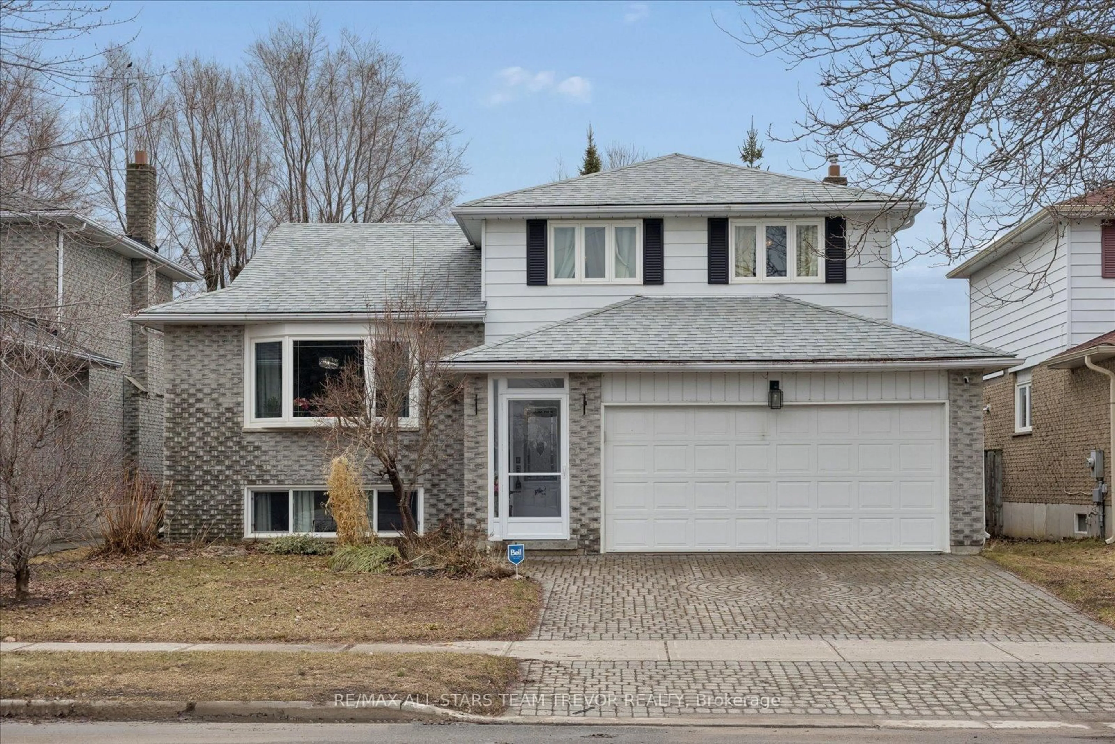 Home with vinyl exterior material, street for 123 Biscayne Blvd, Georgina Ontario L4P 3S2