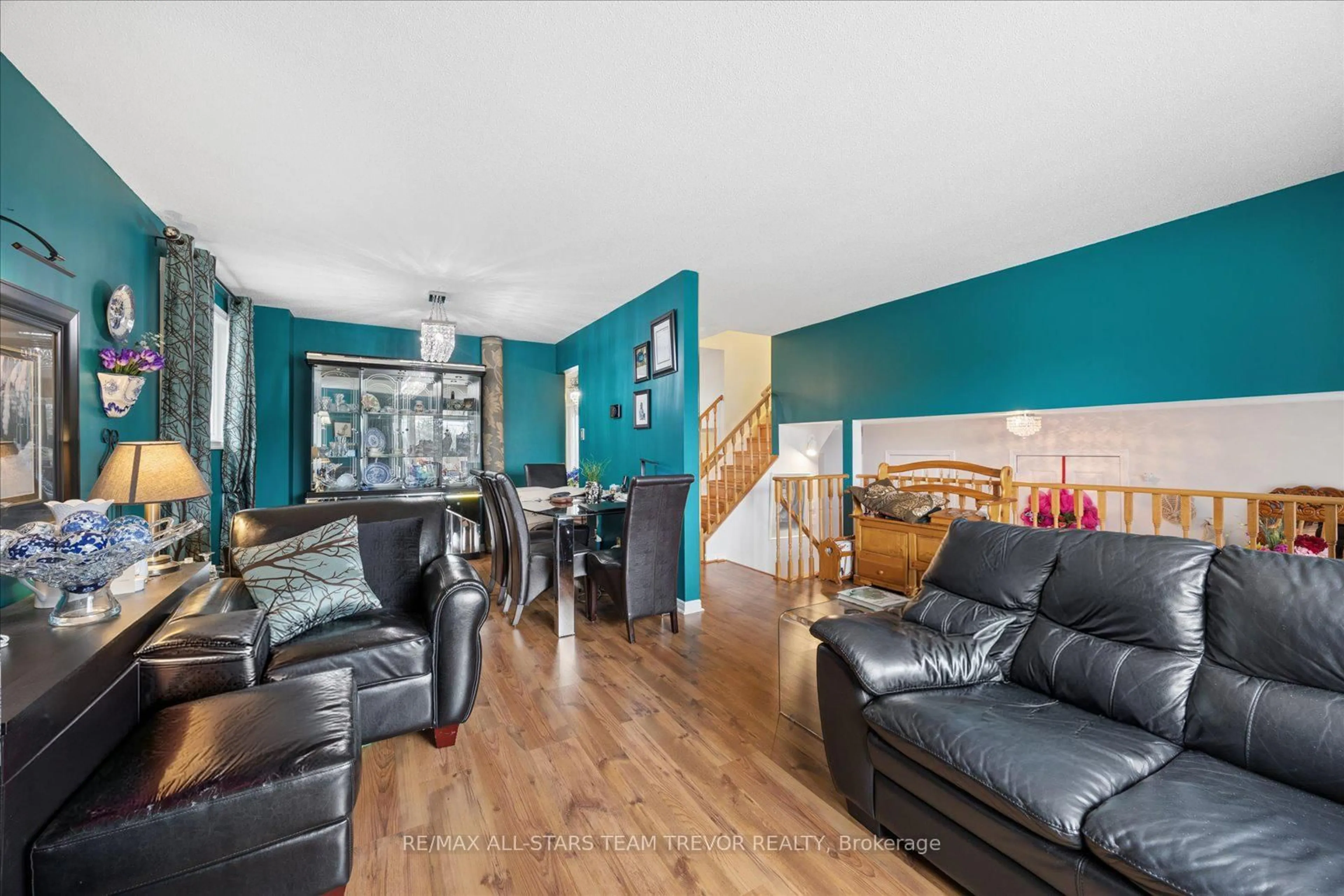 Living room with furniture, unknown for 123 Biscayne Blvd, Georgina Ontario L4P 3S2