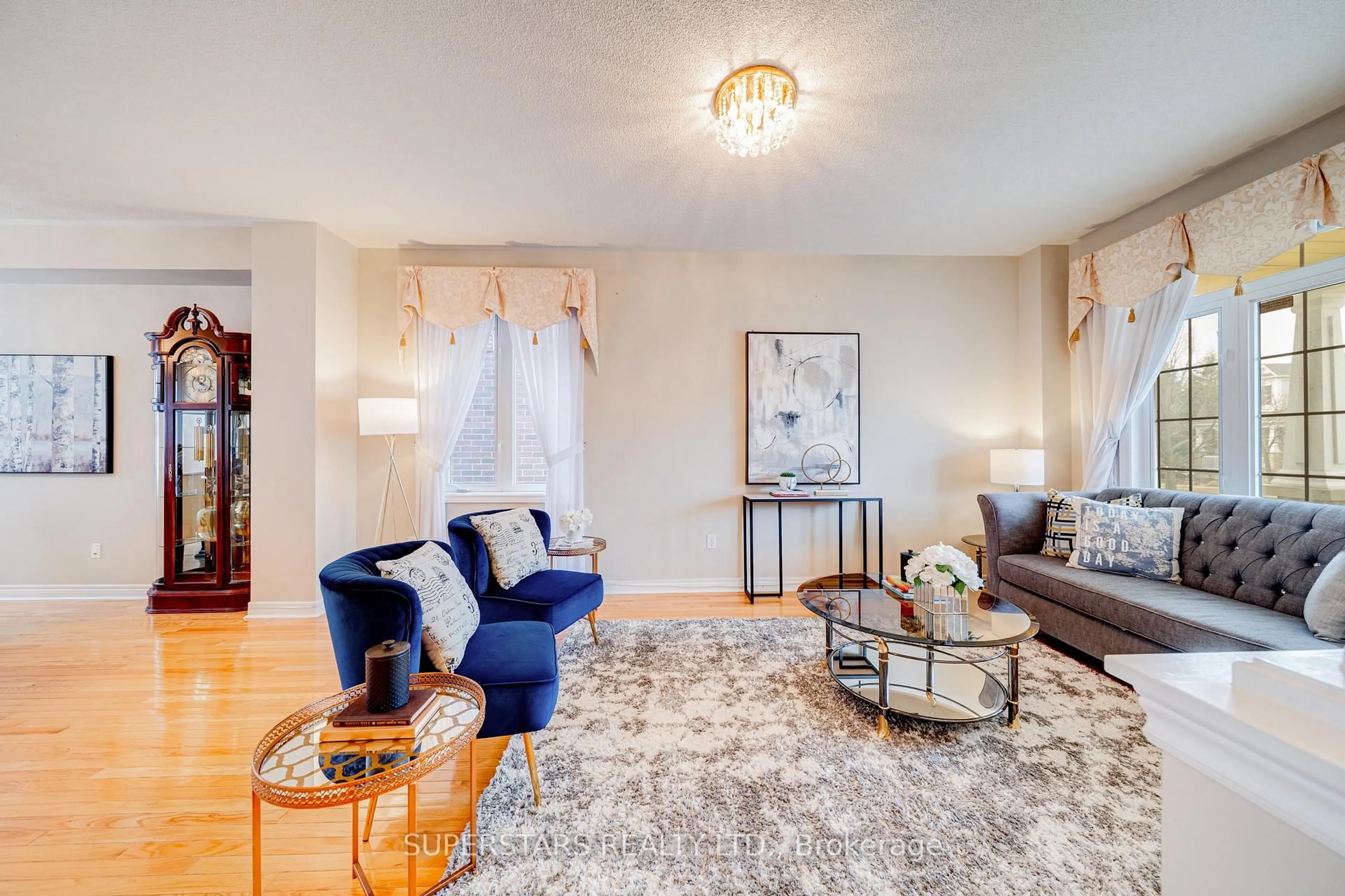 Living room with furniture, unknown for 211 Stonebridge Dr, Markham Ontario L6C 2S2