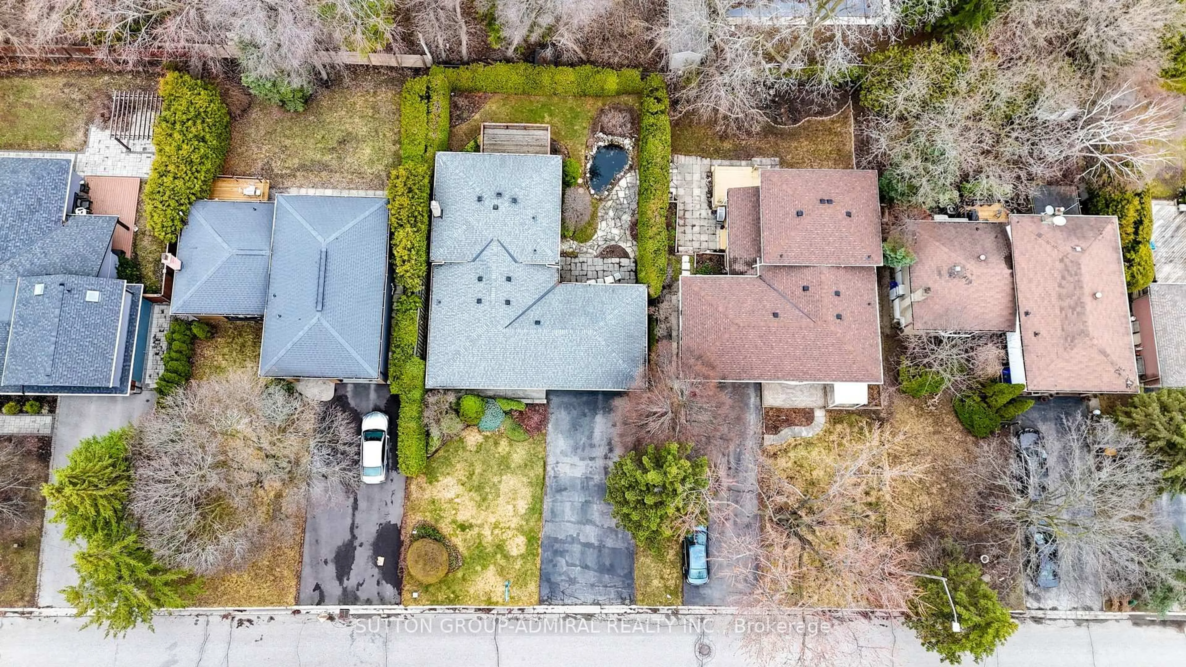 A pic from outside/outdoor area/front of a property/back of a property/a pic from drone, street for 50 Normark Dr, Markham Ontario L3T 3R1