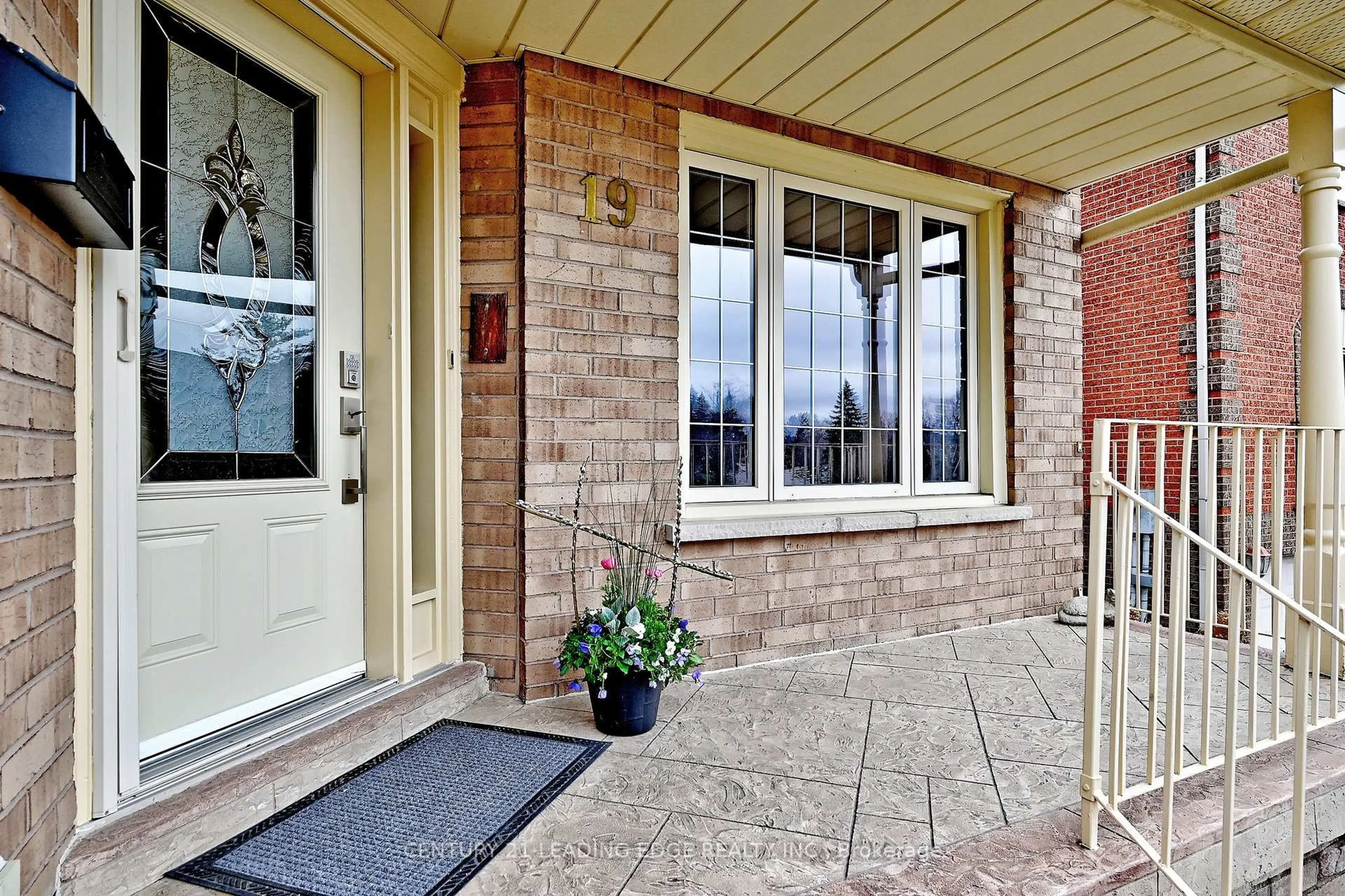 Indoor entryway for 19 Berkeley Crt, Markham Ontario L3R 6M4